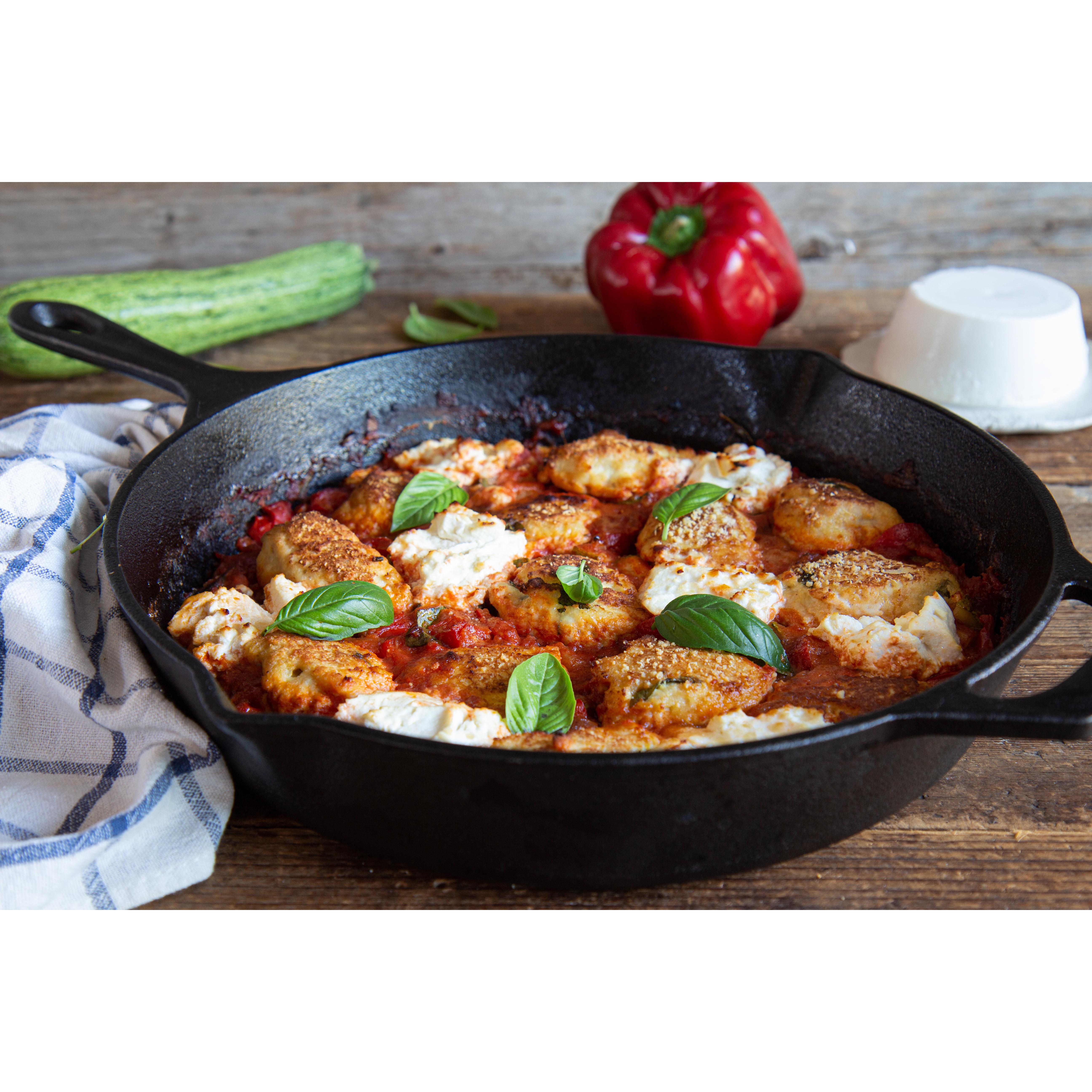 Mutti Finely Chopped Tomatoes with Basil 400g thumbnail 3
