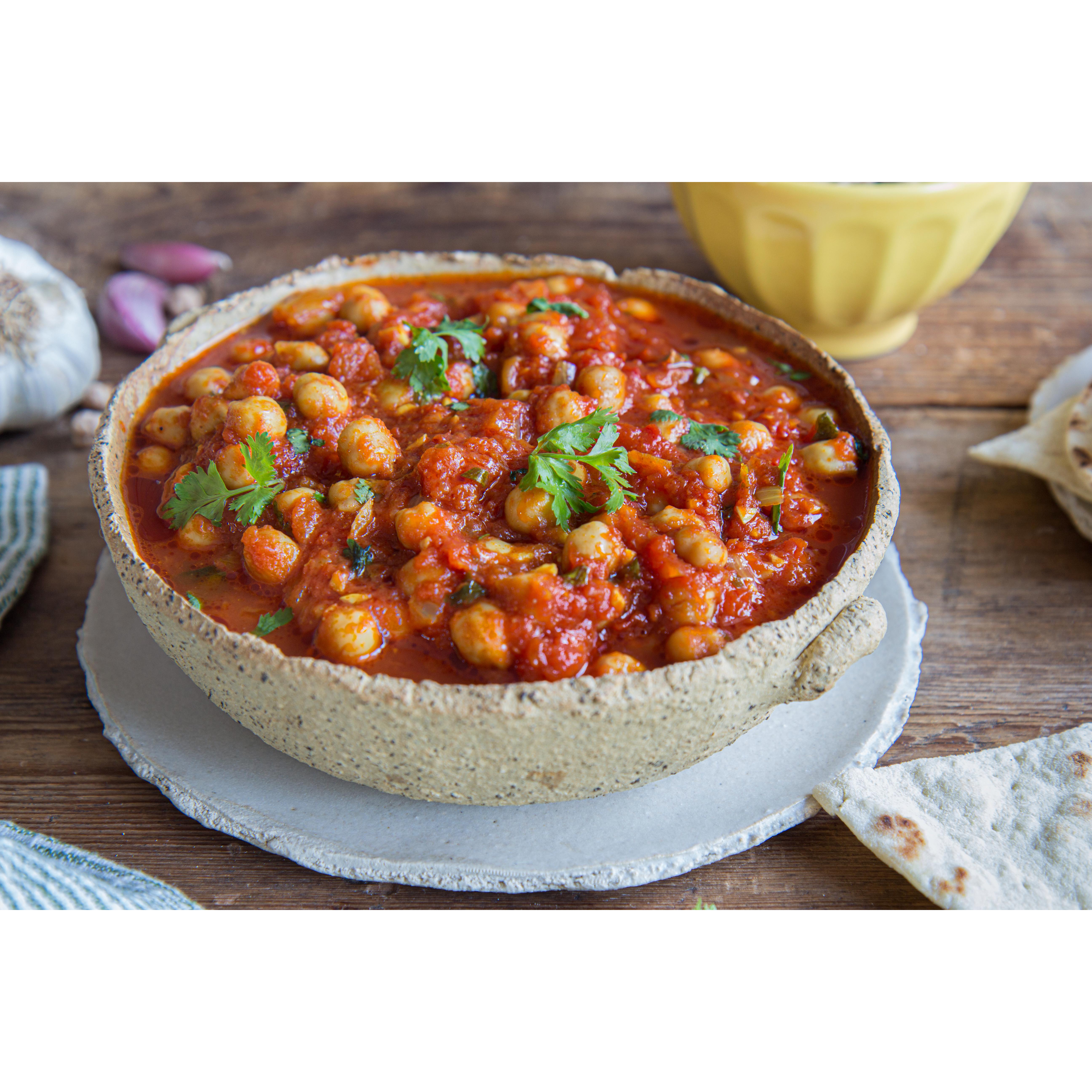 Mutti Finely Chopped Tomatoes with Garlic 400g thumbnail 3