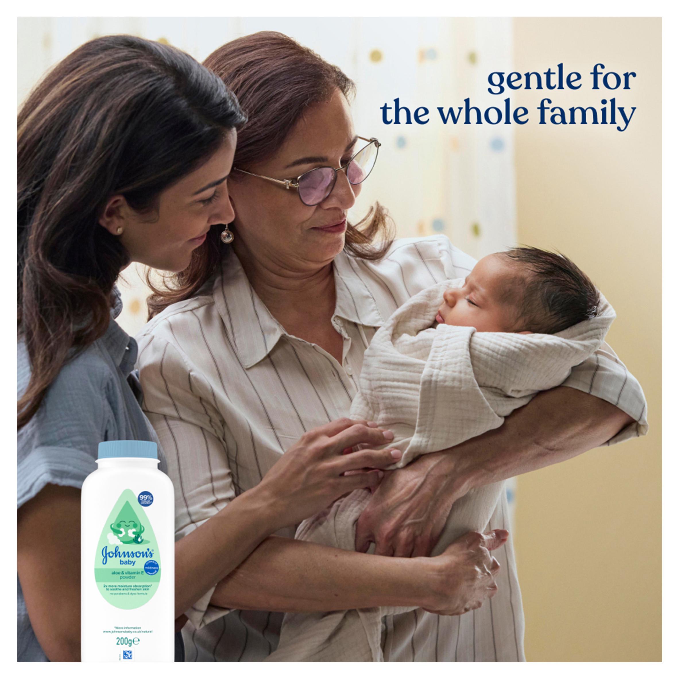 Johnson's Baby Natural Cornstarch Powder with Aloe & Vitamin E 200g thumbnail 4