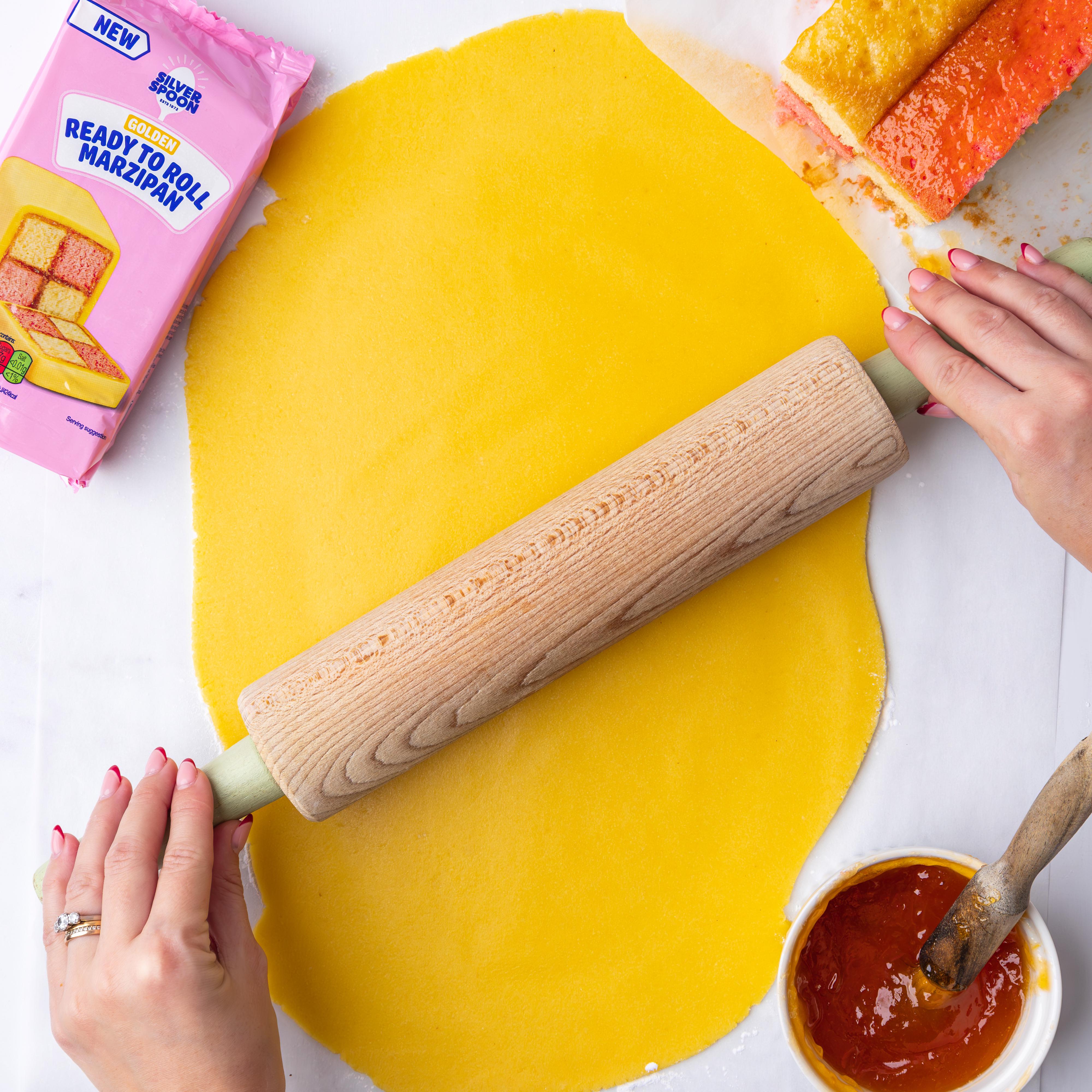 Silver Spoon Golden Ready To Roll Marzipan 500g thumbnail 3