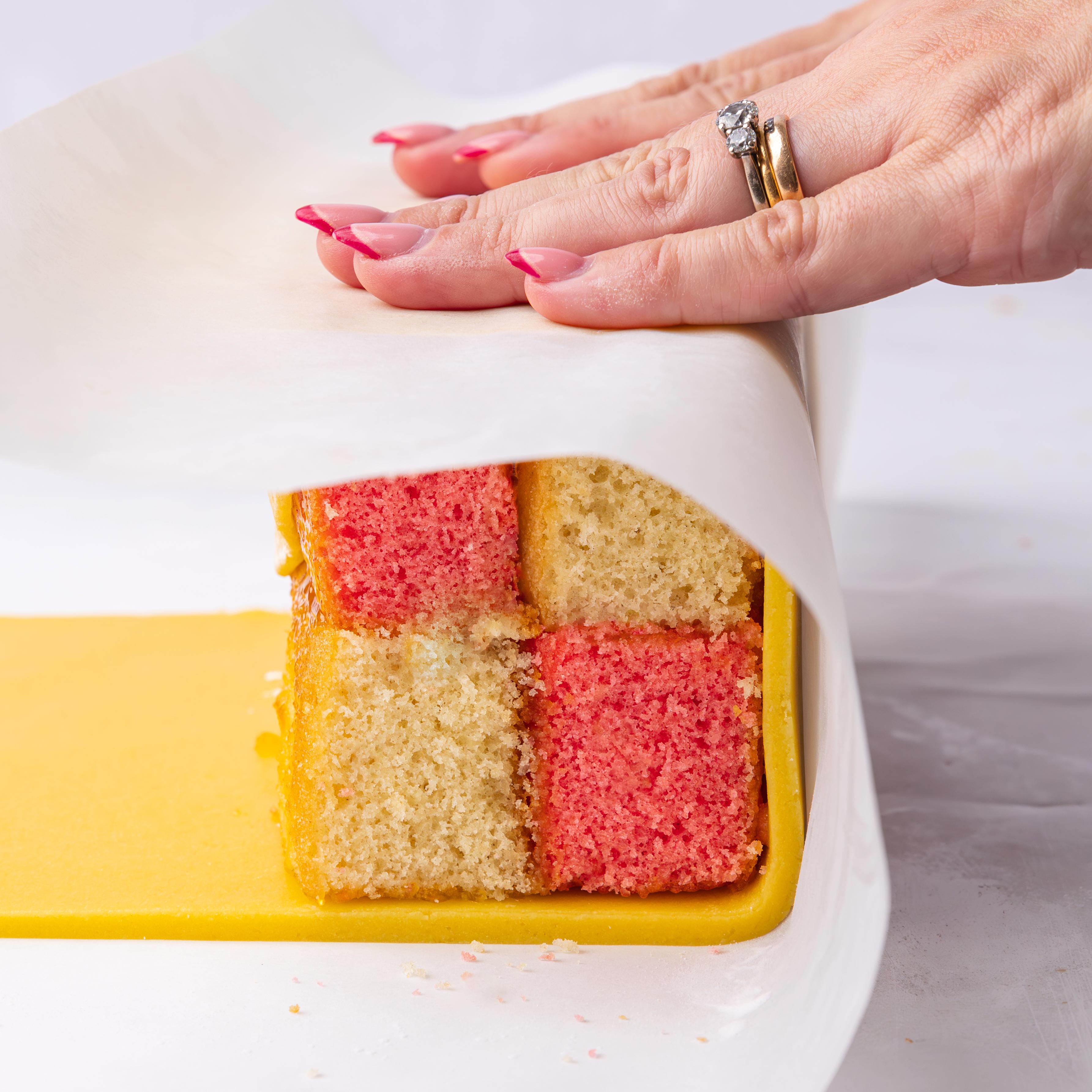 Silver Spoon Golden Ready To Roll Marzipan 500g thumbnail 4