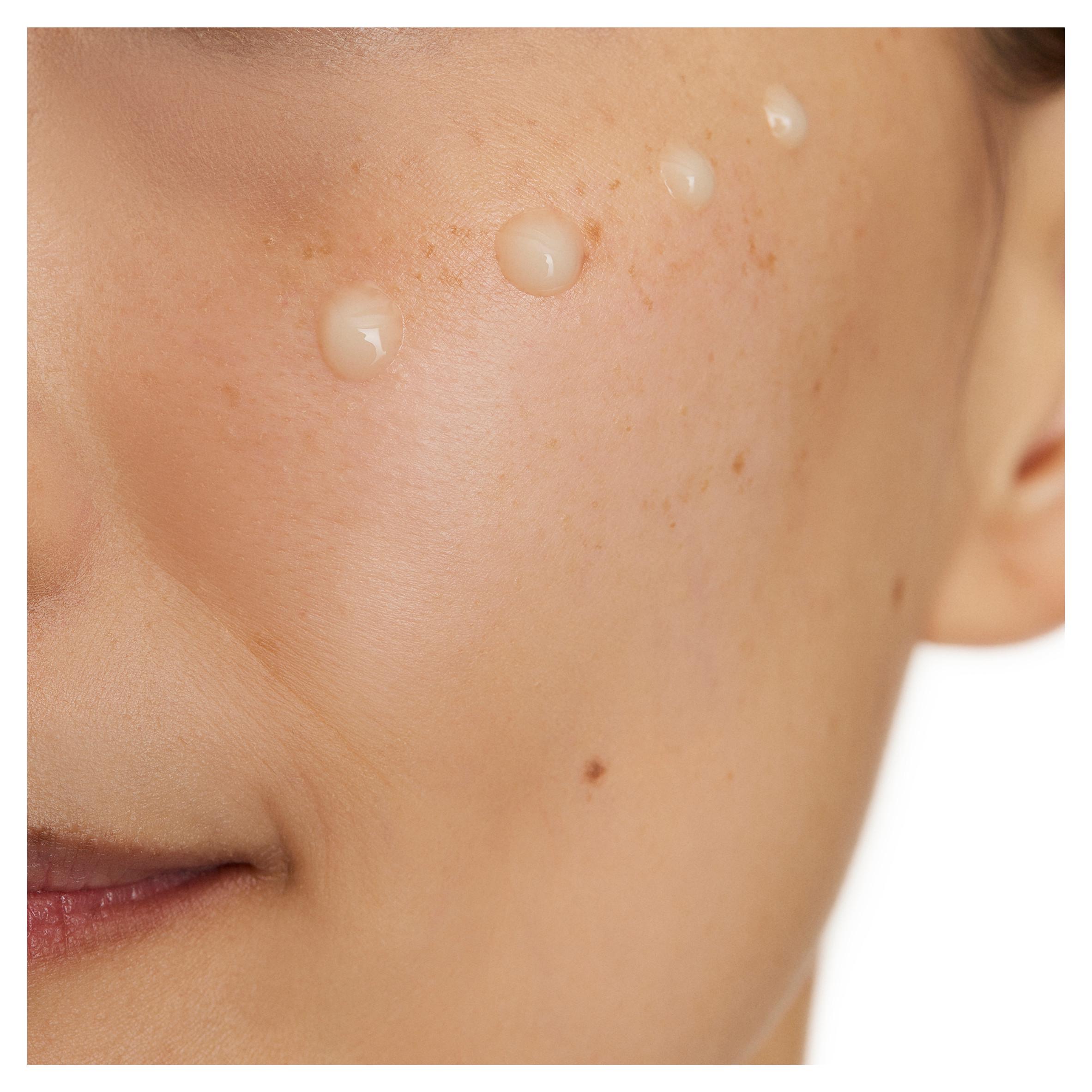 CeraVe Skin Renewing 10% Pure Vitamin C Serum for Fine Lines & Texture 30ml thumbnail 4