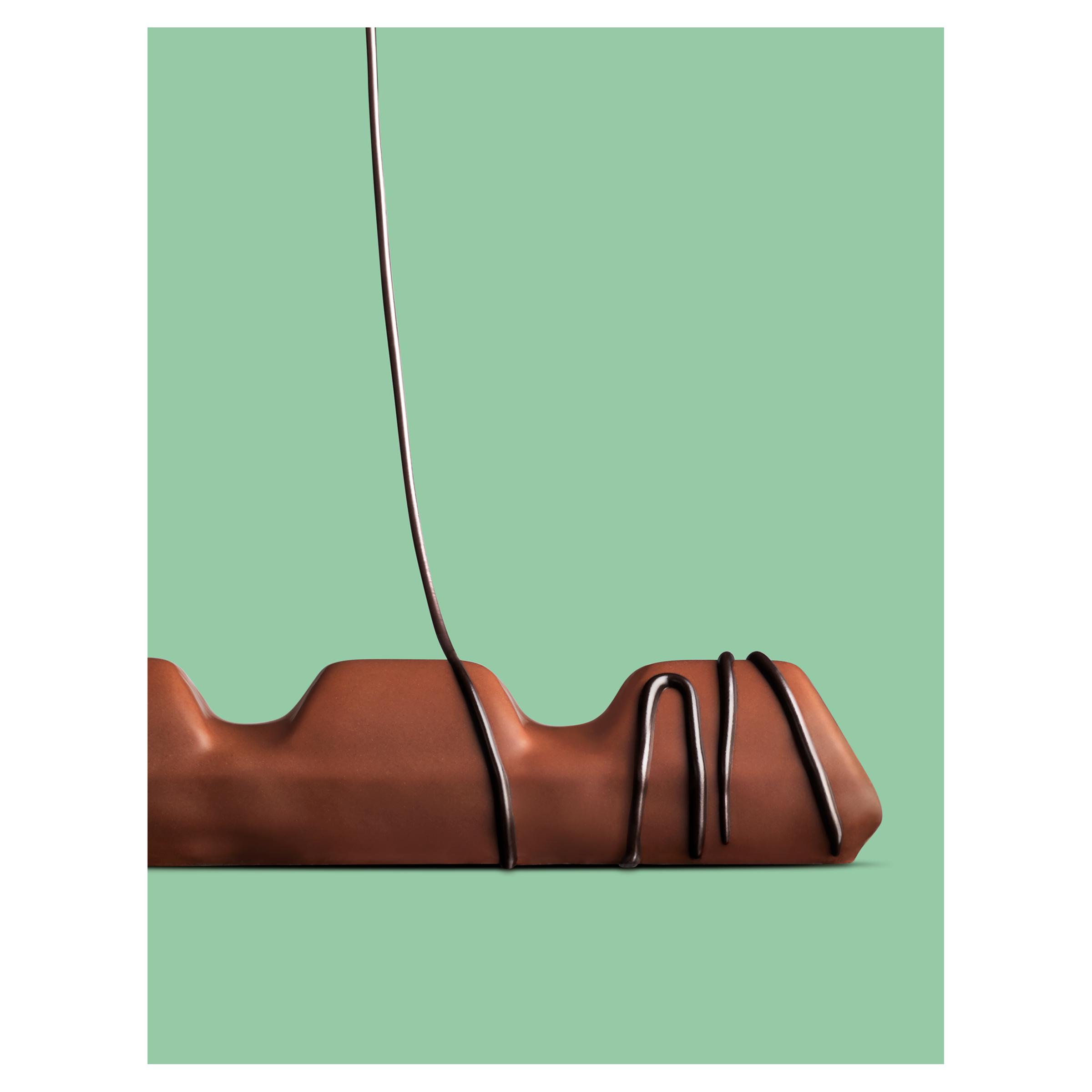Kinder Bueno Milk Chocolate & Hazelnut Multipack 3 x 43g thumbnail 4