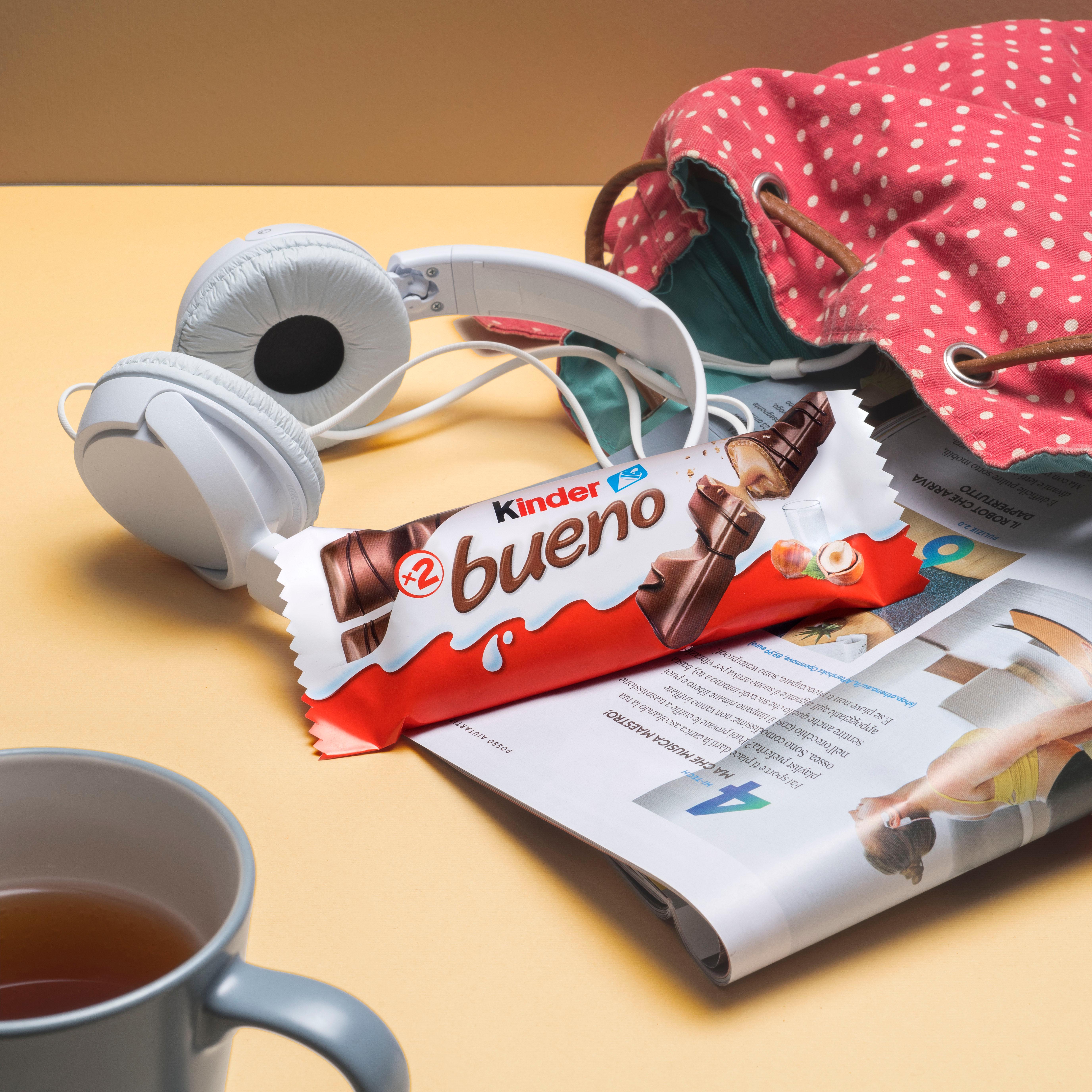 Kinder Bueno Milk Chocolate & Hazelnut Multipack 3 x 43g thumbnail 6
