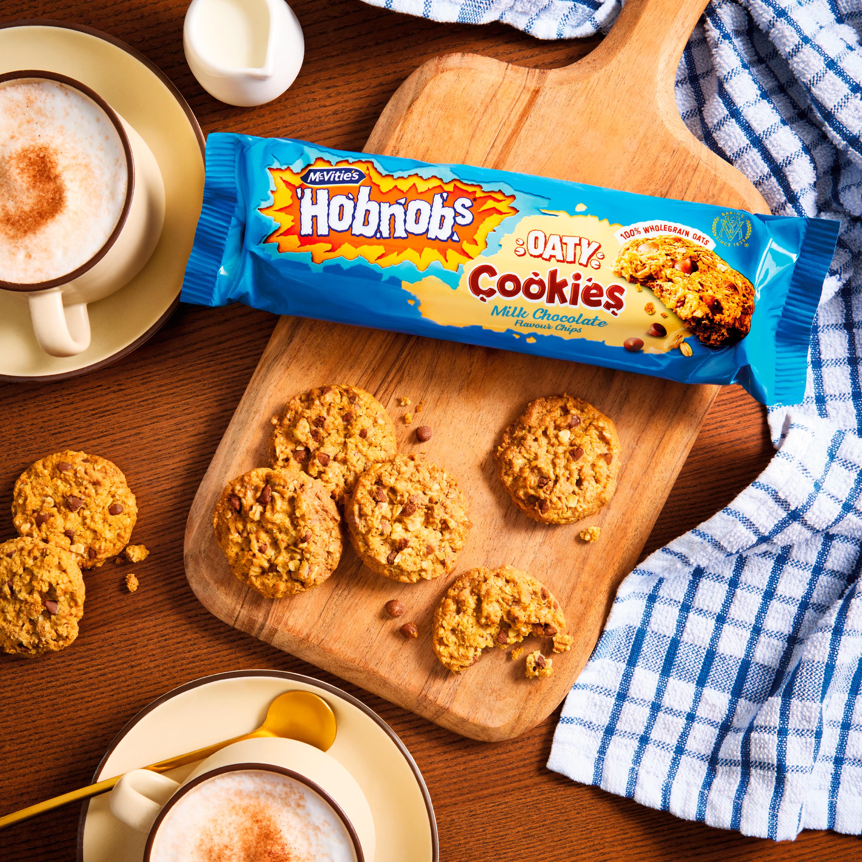 McVitie's Hobnobs Milk Chocolate Flavour Chips Oaty Cookies 155g thumbnail 2