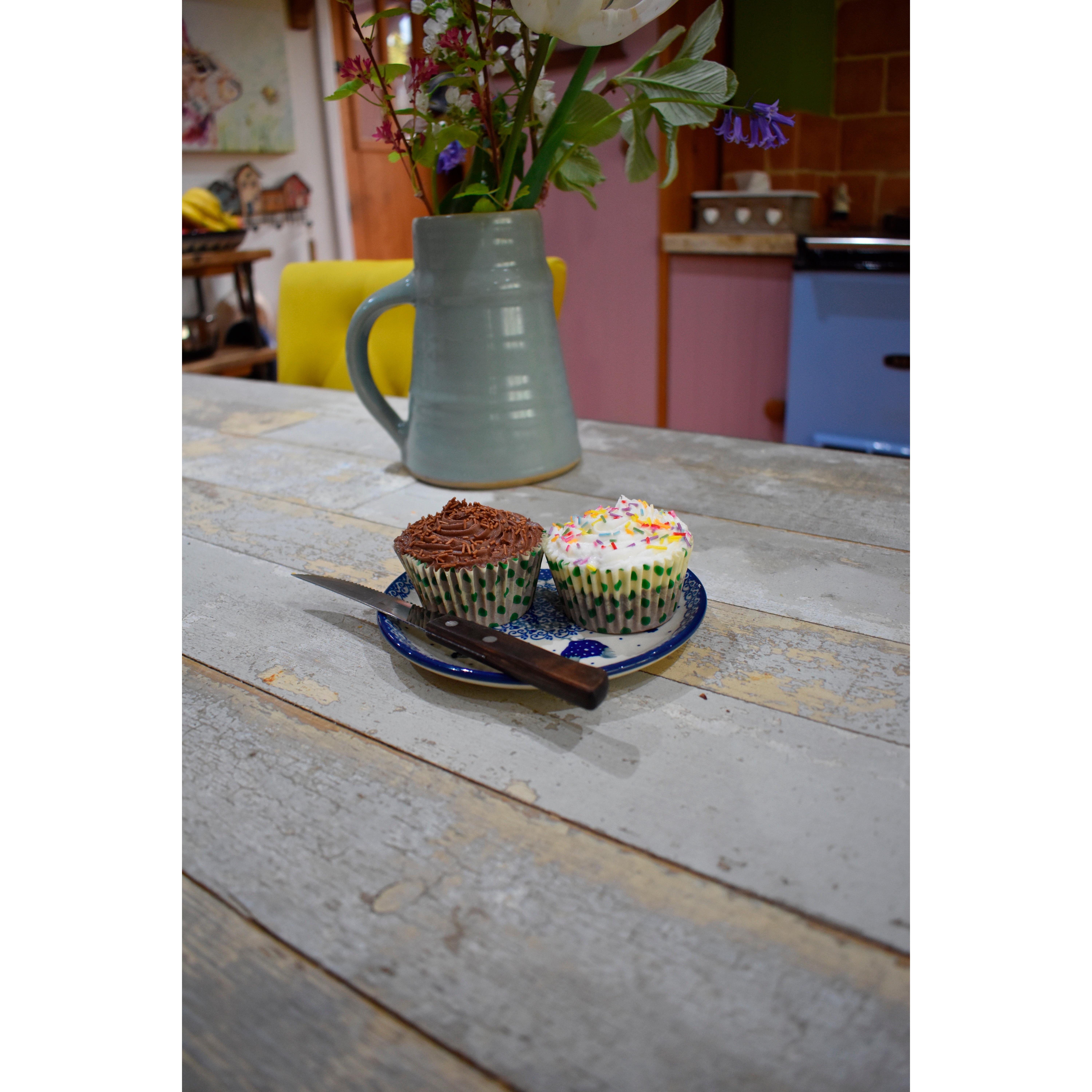 Emma's Country Cakes 2 Handmade Cupcakes thumbnail 3