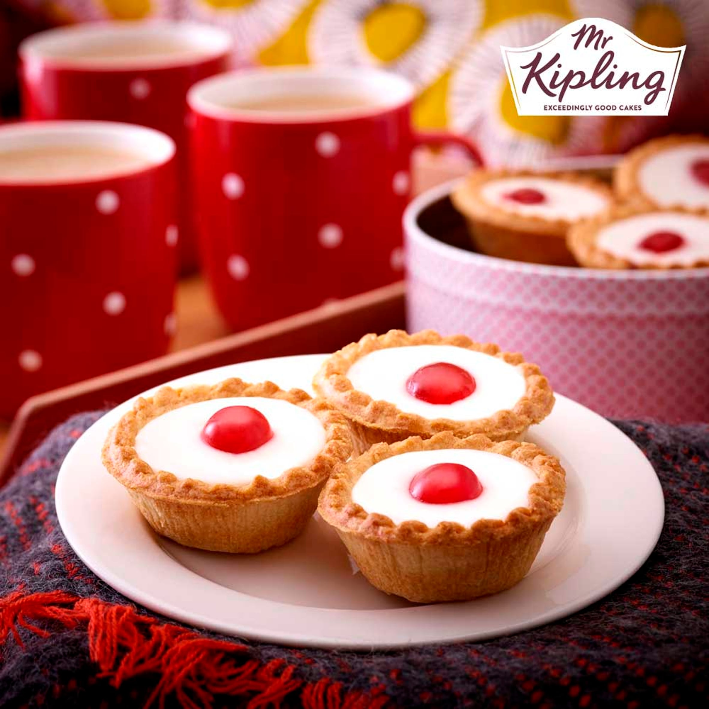 Mr Kipling Cherry Bakewell Cake Tarts 6 Pack thumbnail 3