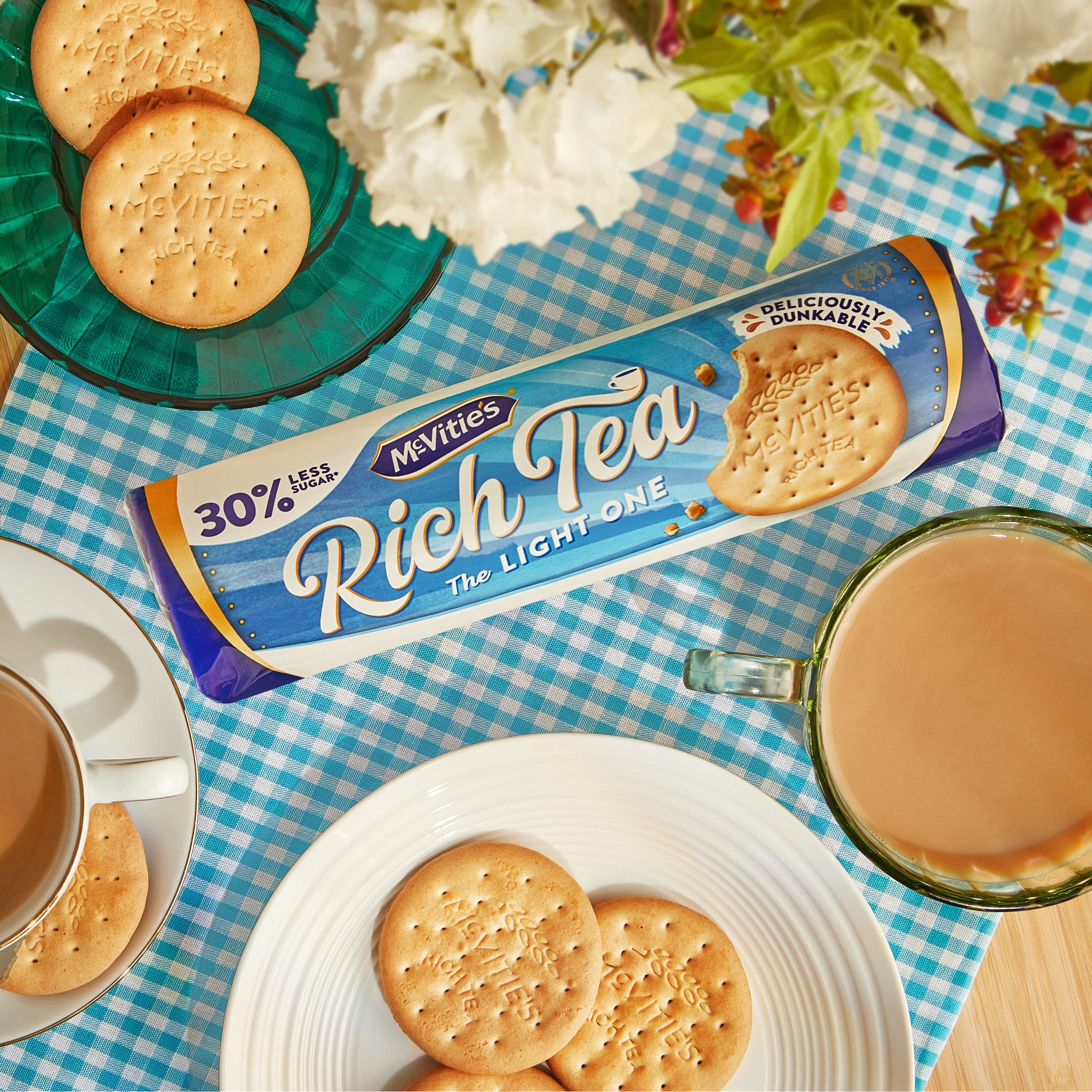 McVities Rich Tea The Light One Biscuits 300g thumbnail 2