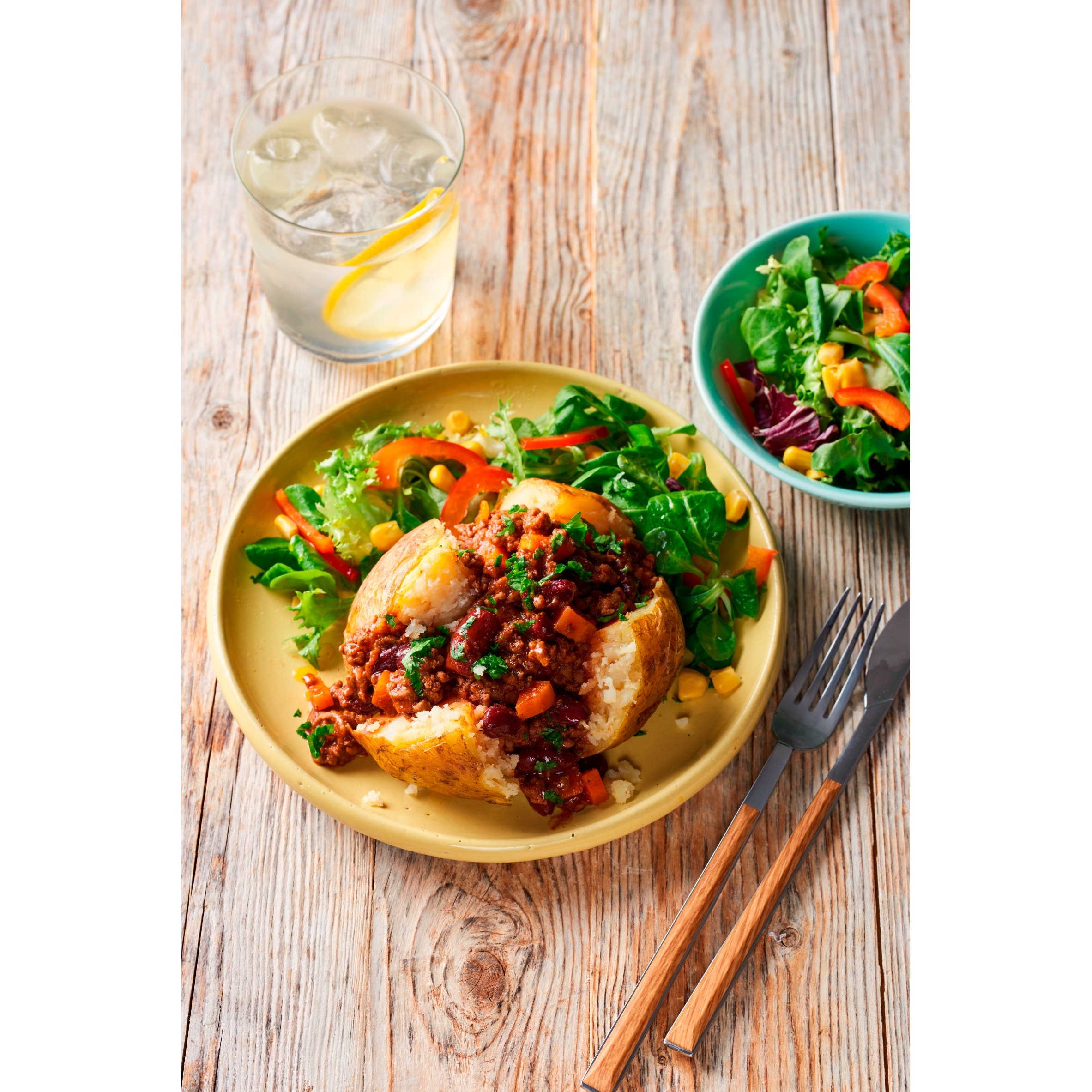 McCain 4 Baked Jacket Potatoes 800G thumbnail 2