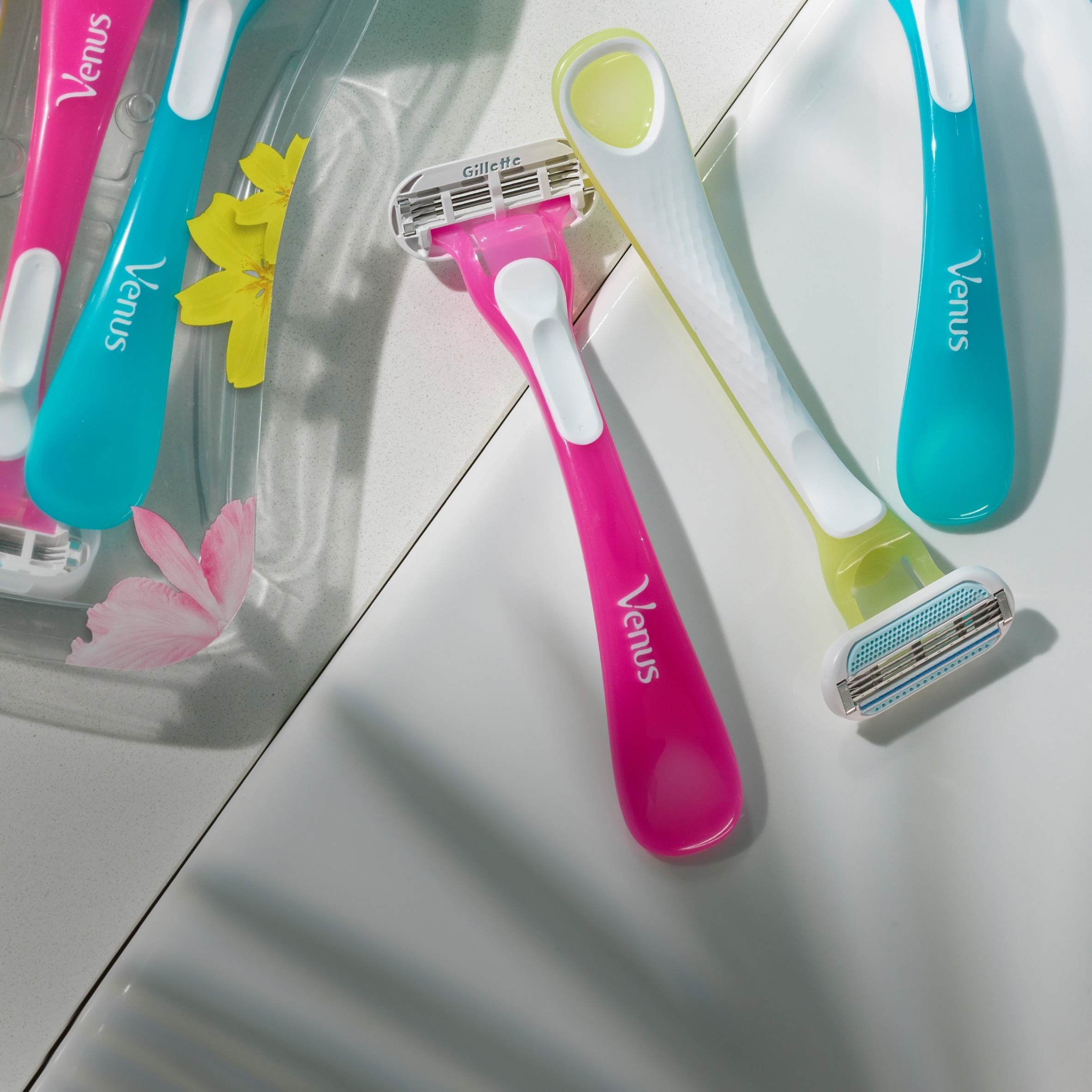 Gillette Venus Tropical Women's Disposable Razors 3 Pack thumbnail 3