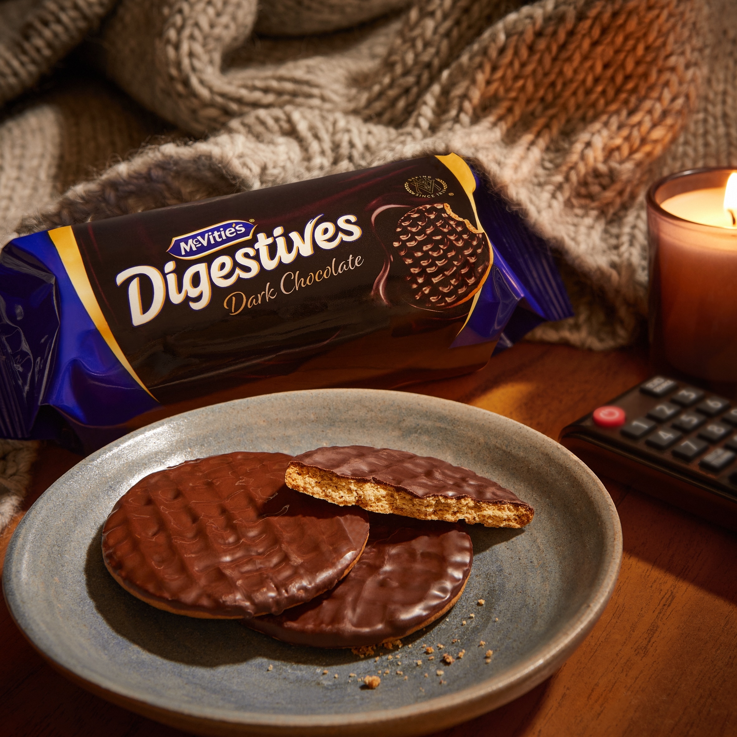 McVitie's Digestives Dark Chocolate Biscuits 266g thumbnail 2