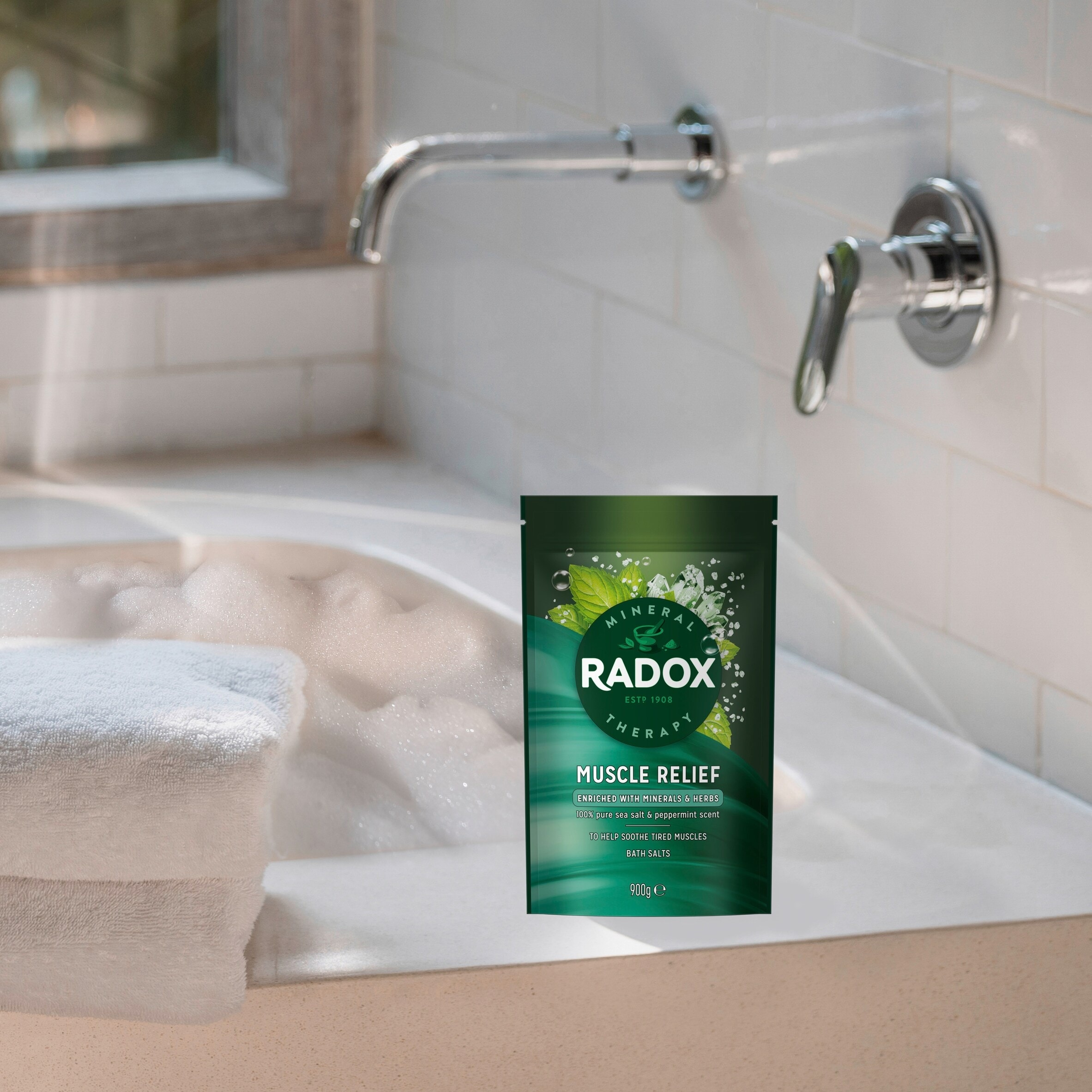 Radox Muscle Relax Bath Salts 900g thumbnail 4