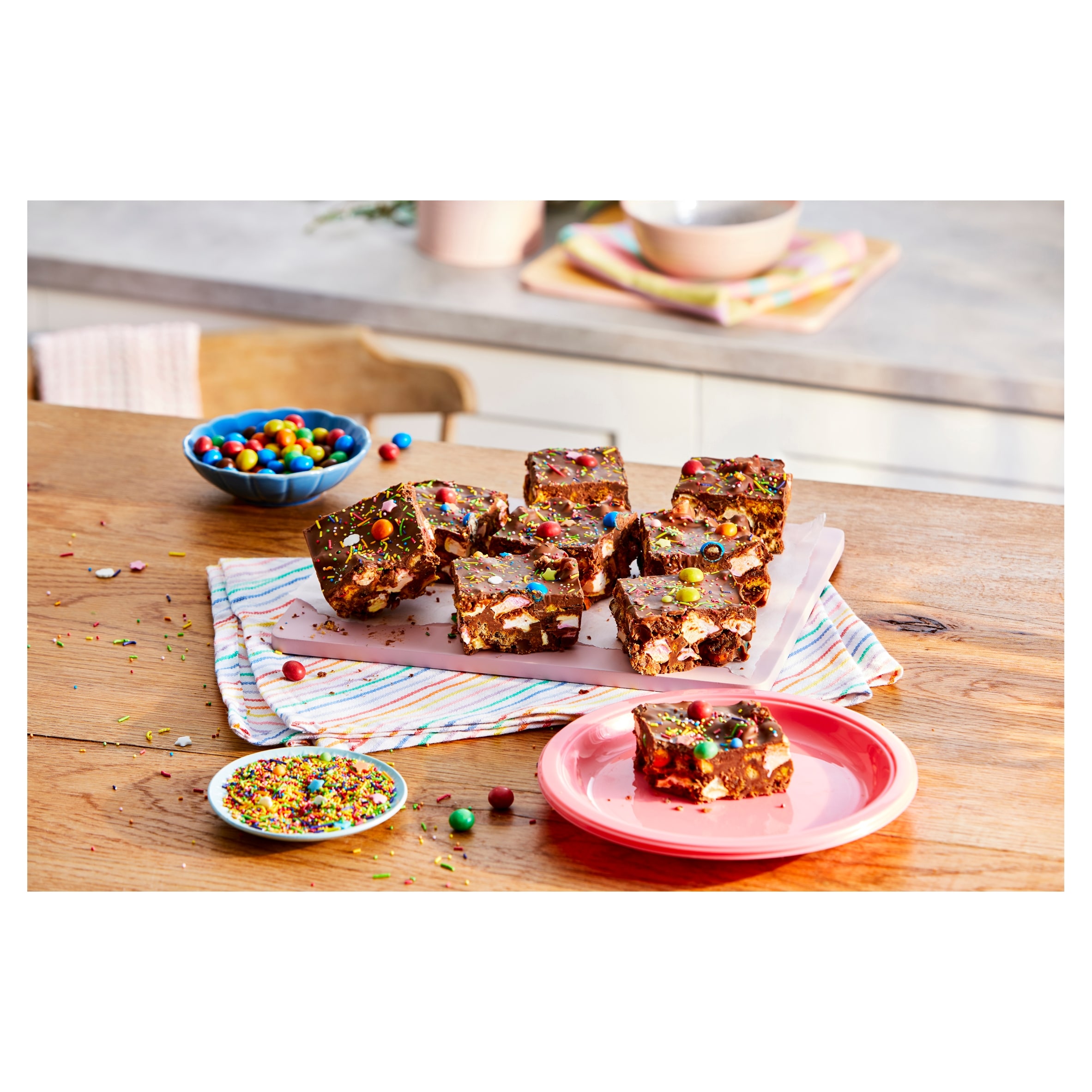 Dr Oetker Rainbow Magic Sprinkles 115G thumbnail 2