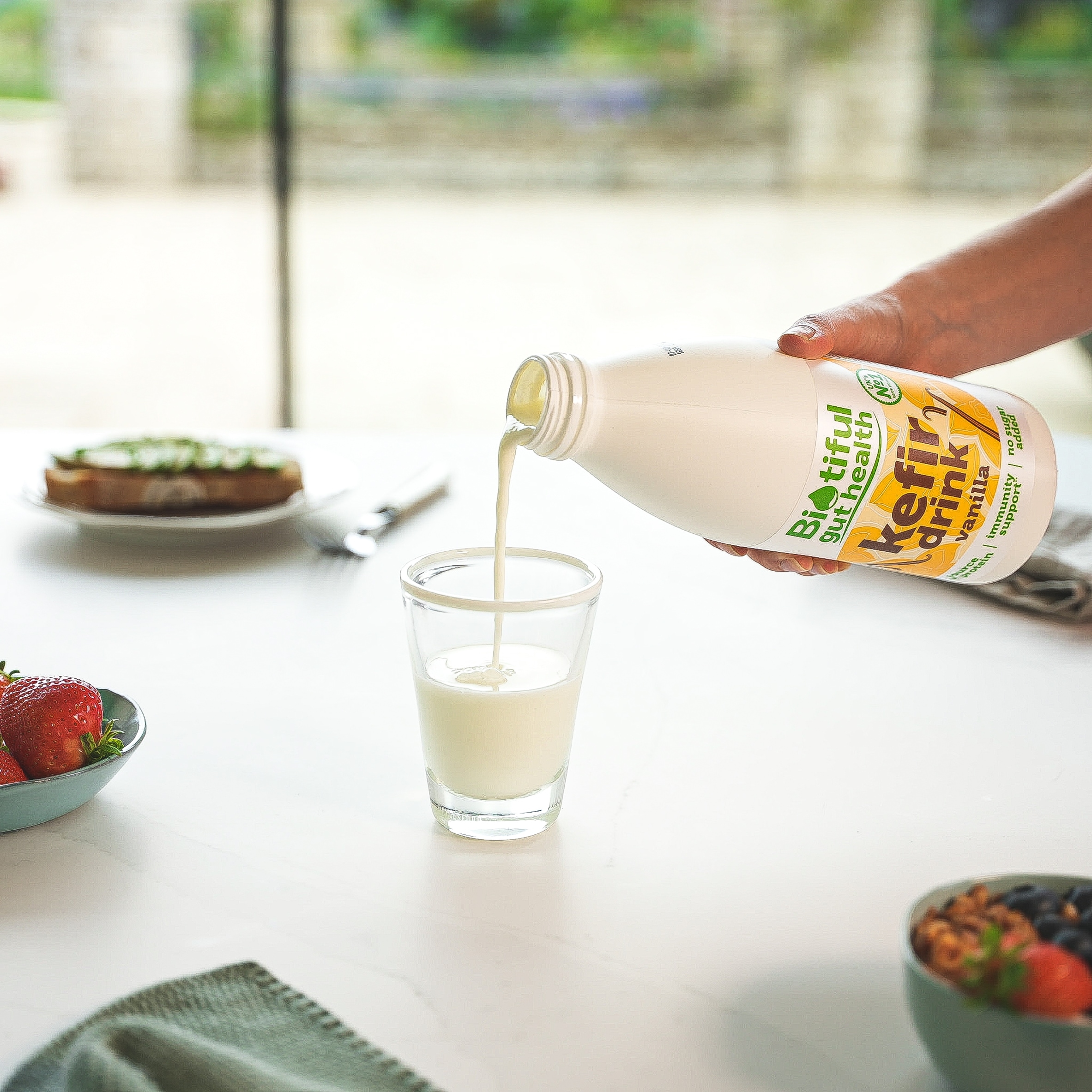 Biotiful Gut Health Kefir Milk Drink Vanilla 1 Litre thumbnail 5