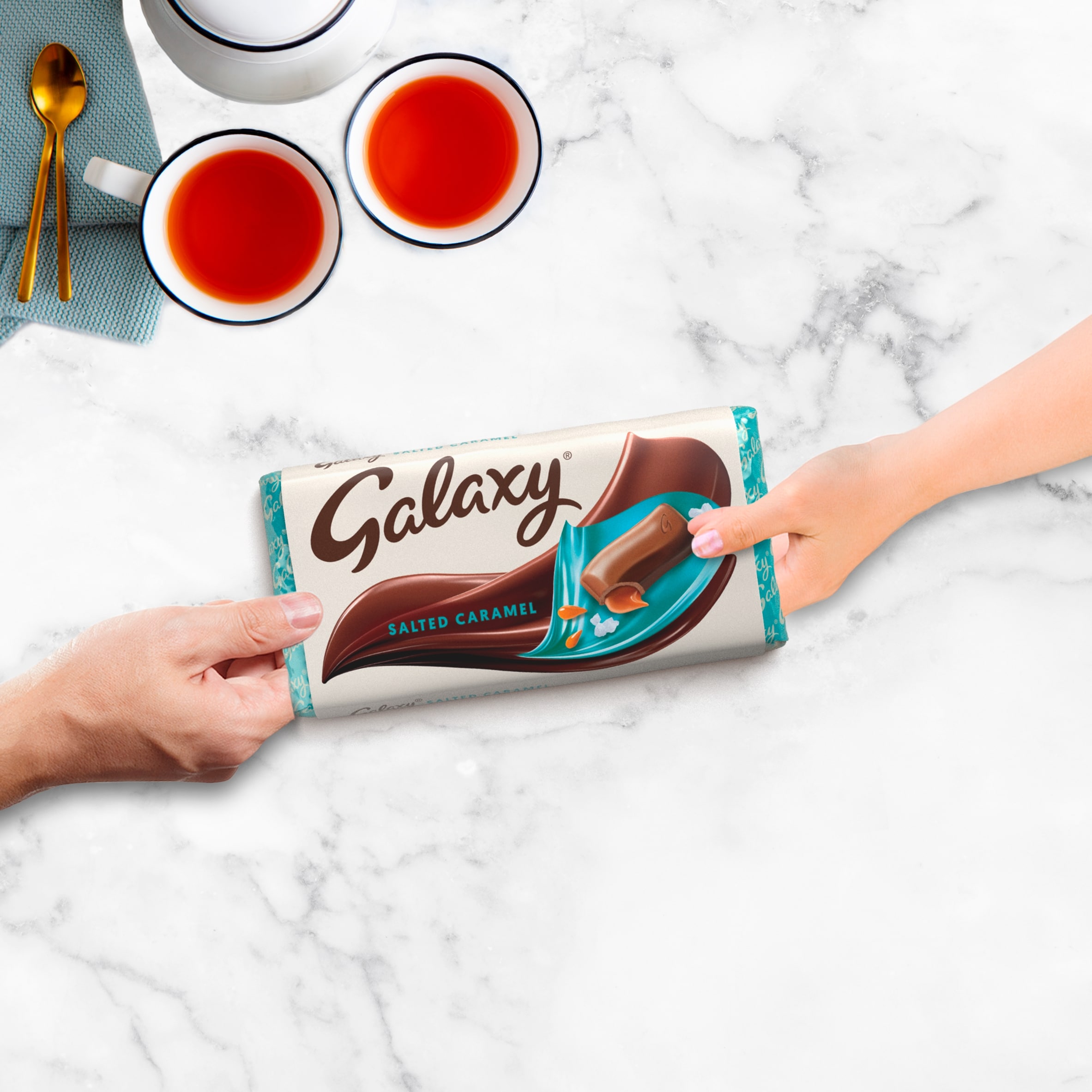 Galaxy Salted Caramel & Milk Chocolate Bar 135g thumbnail 3