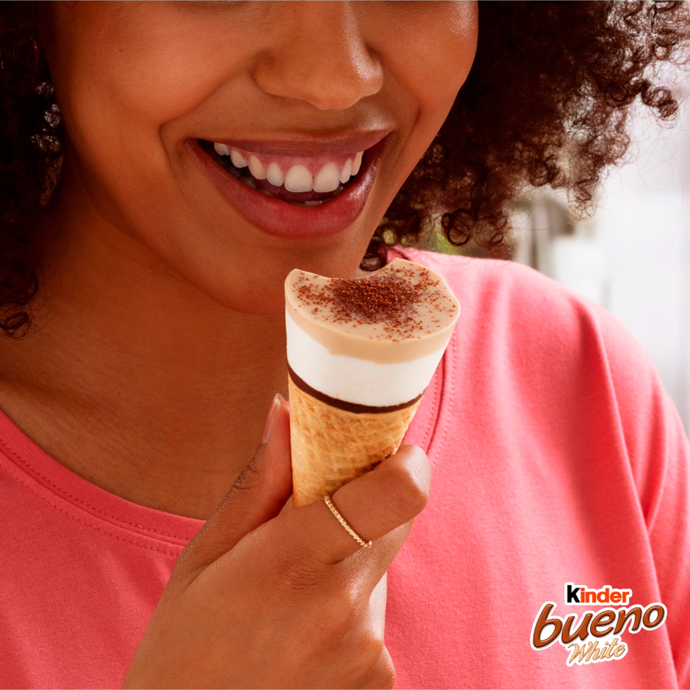 Kinder Bueno White And Hazelnut Ice Cream Cone 4 X 90Ml thumbnail 5
