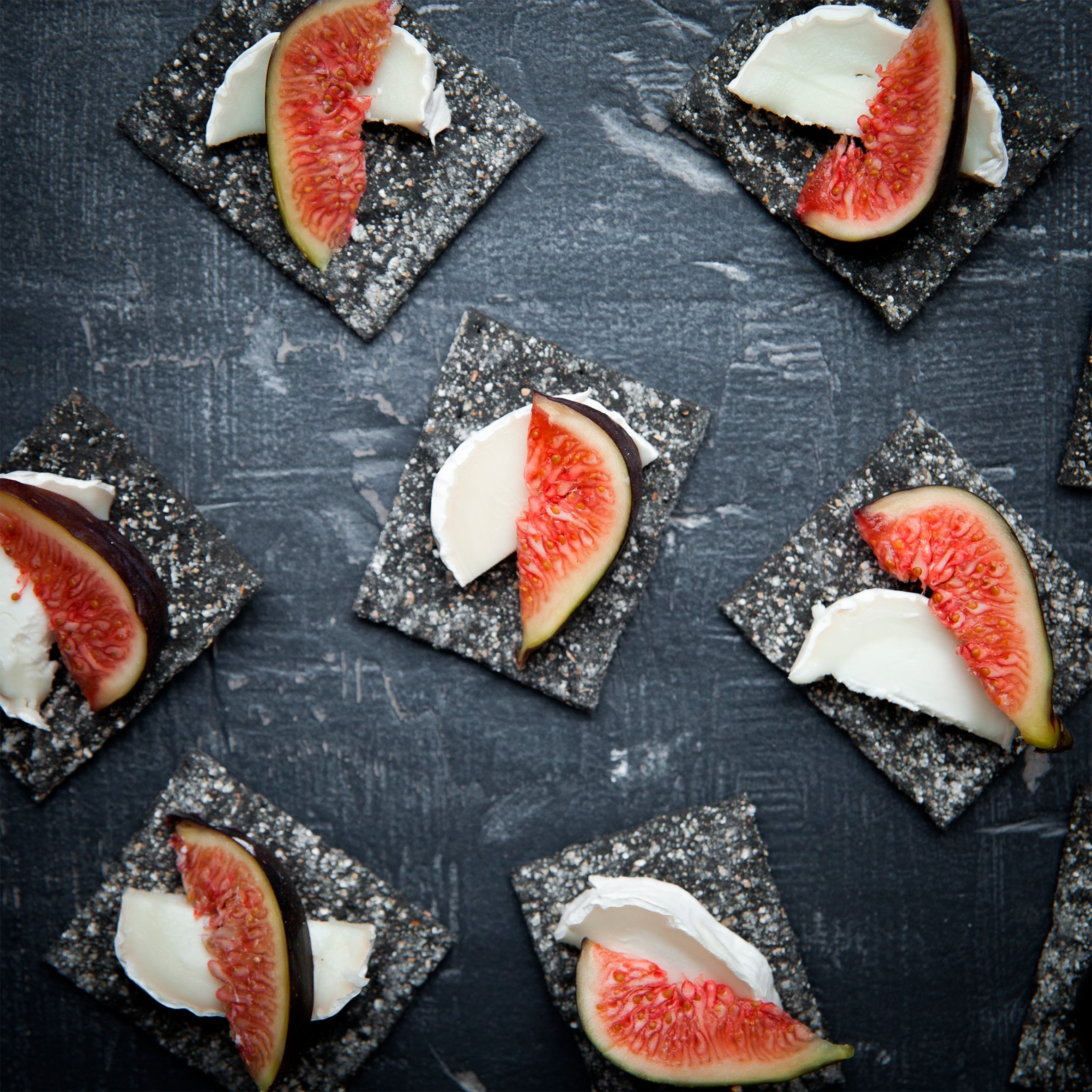 Peters Yard Rye & Charcoal Sourdough Crackers 90g thumbnail 4