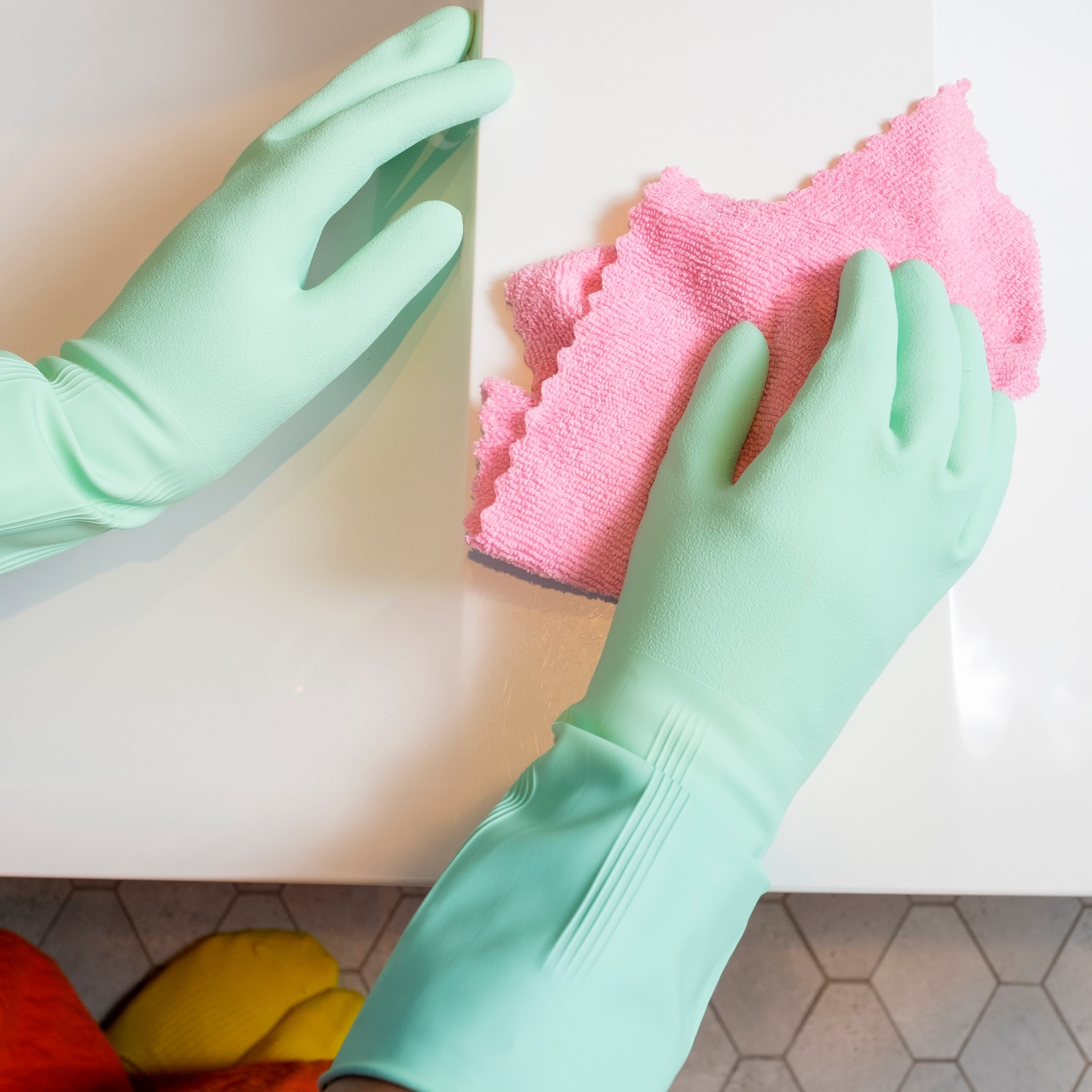 Marigold Medium Stronger Bathroom Gloves  thumbnail 4