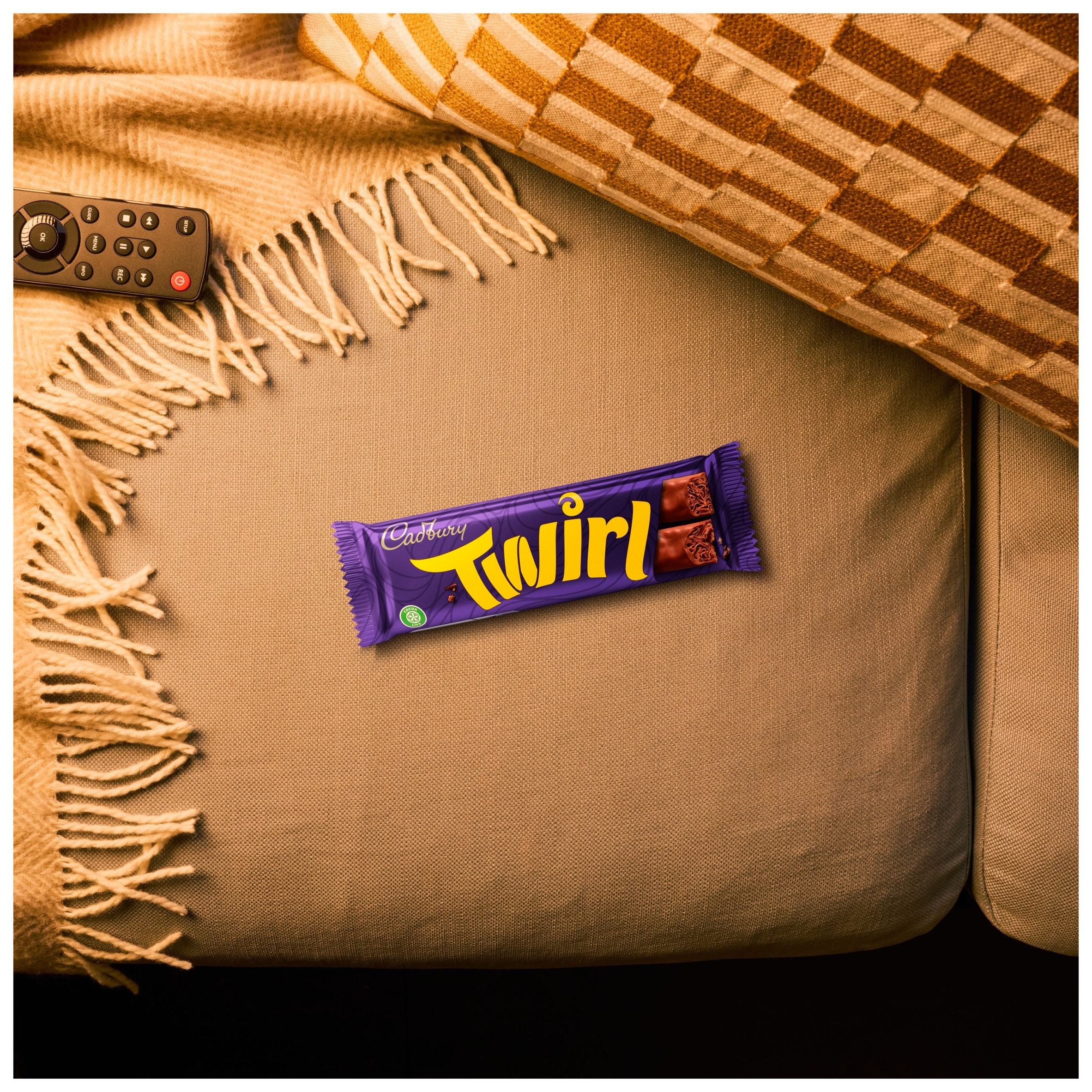 Cadbury Twirl Chocolate Bar 3 Pack Multipack 129g thumbnail 2