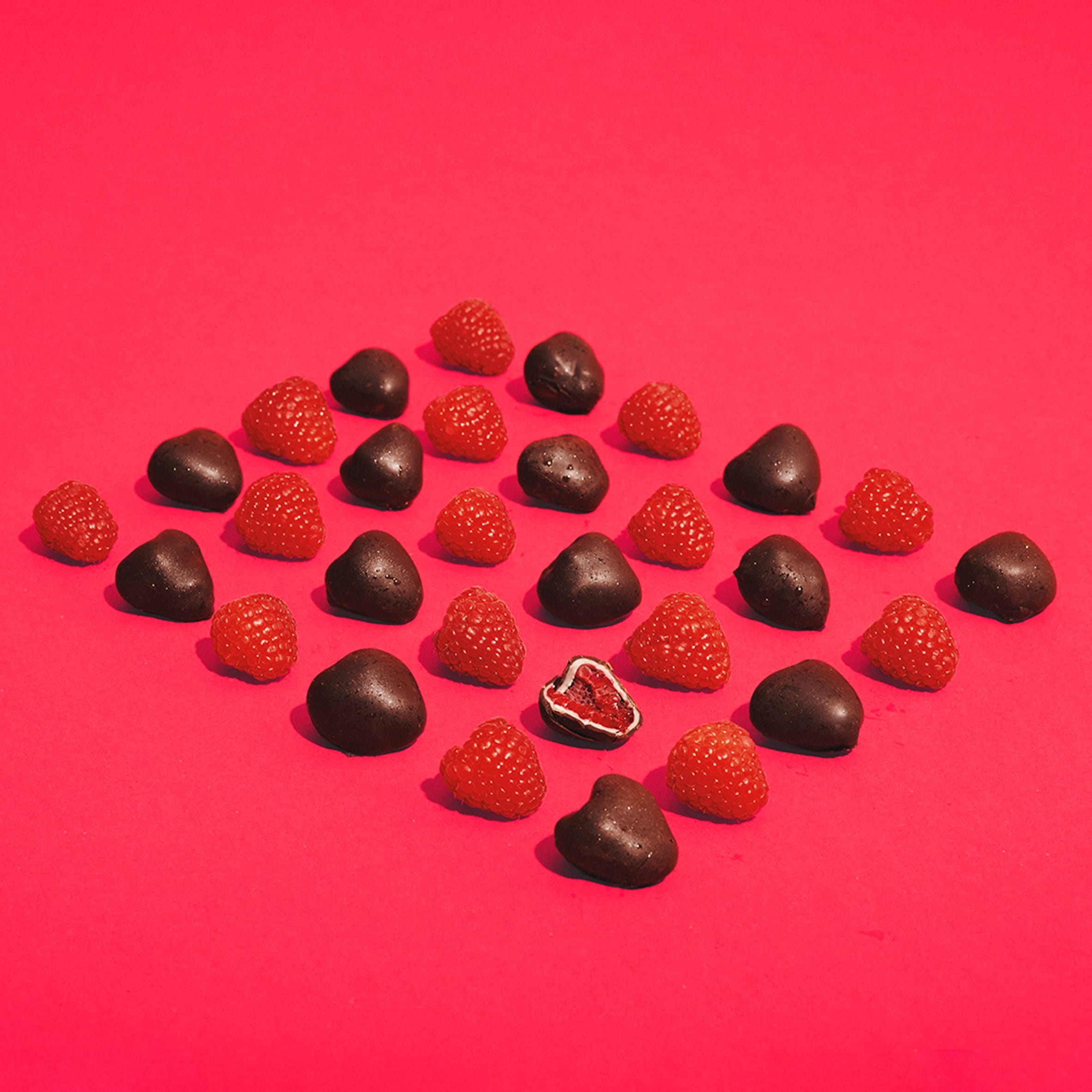 trüfrü  Raspberry White & Dark Chocolate 200g thumbnail 4