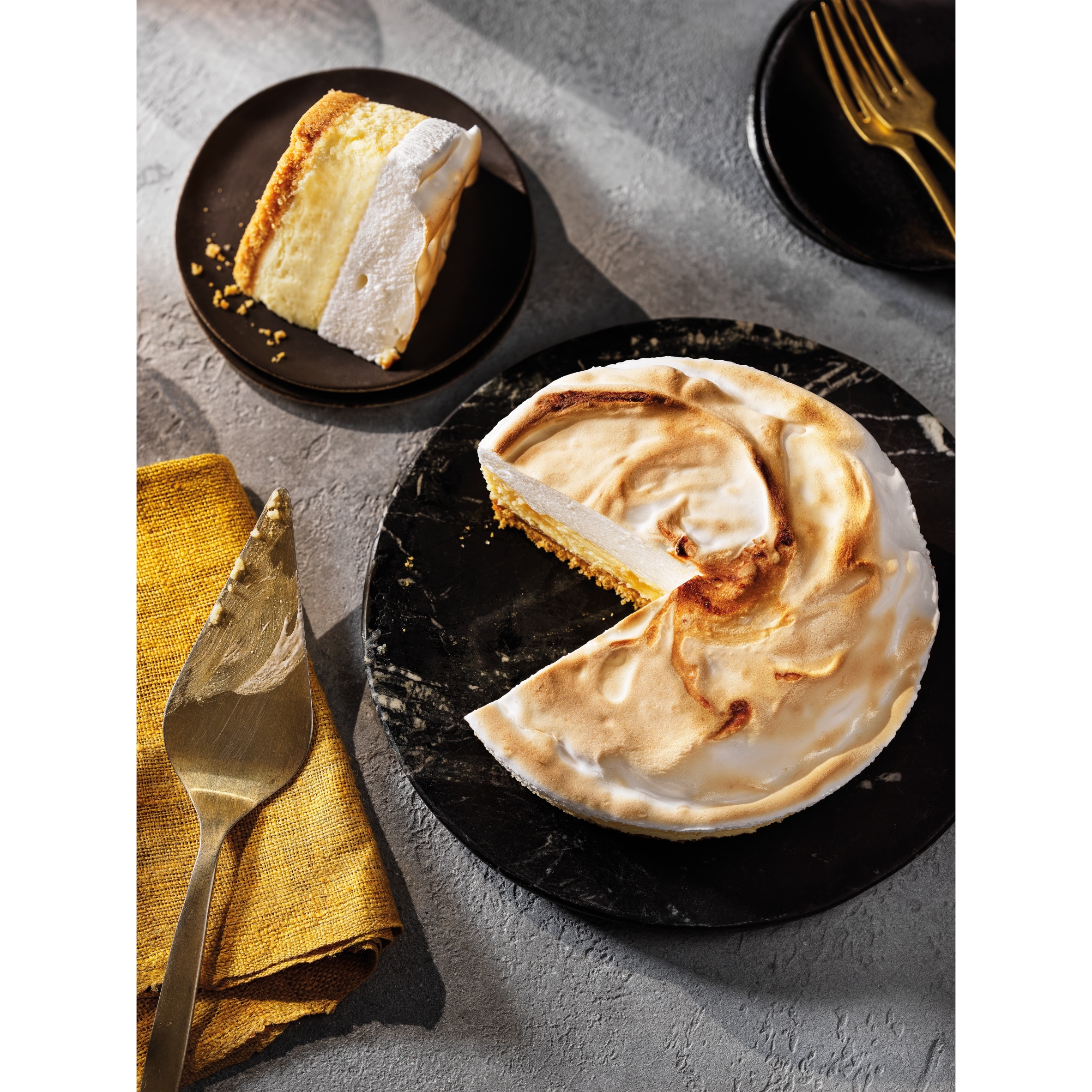 Tesco Finest Lemon Meringue Cheesecake 558g thumbnail 2