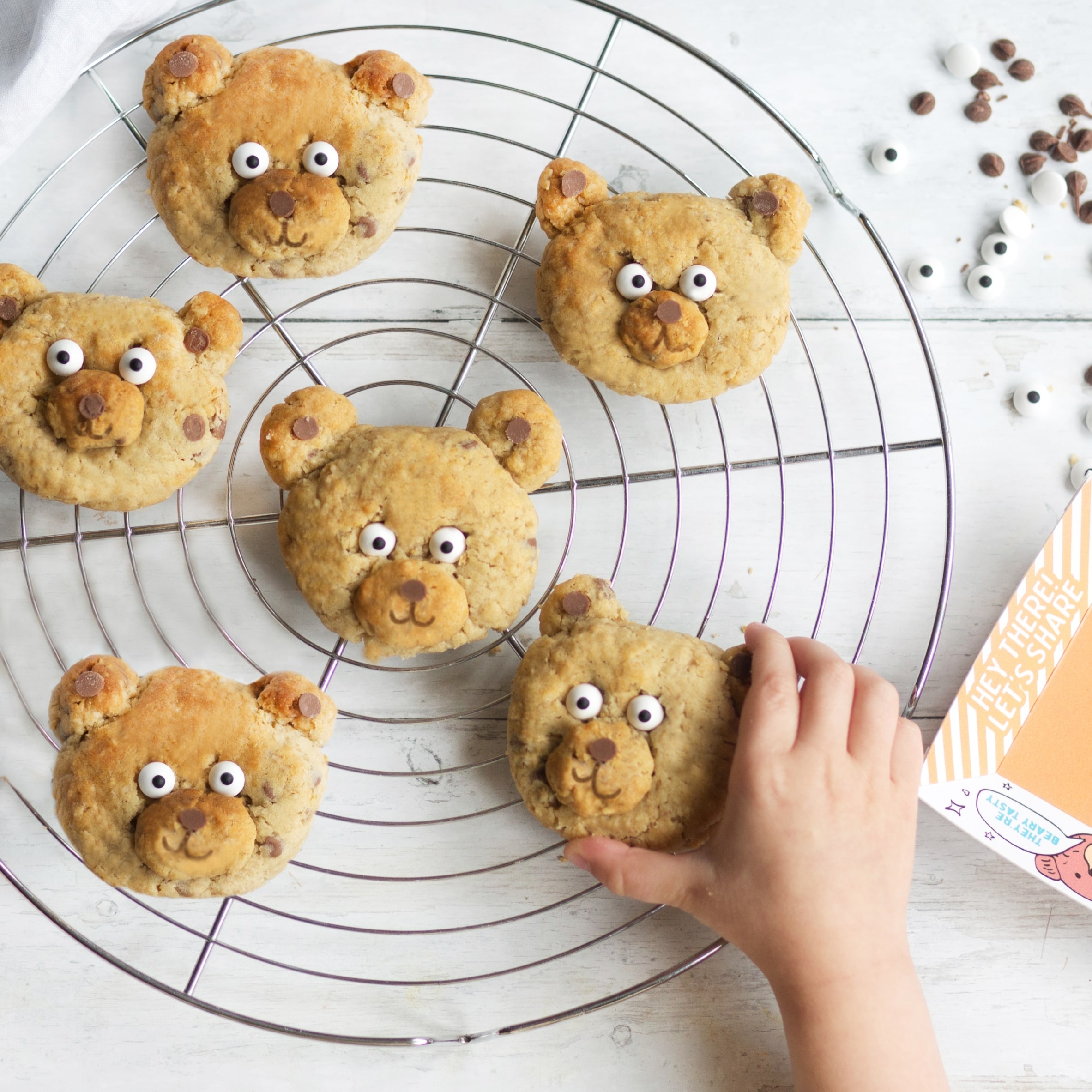 Craft & Crumb Teddy Bear Cookies Bake & Craft Kit 255g thumbnail 4