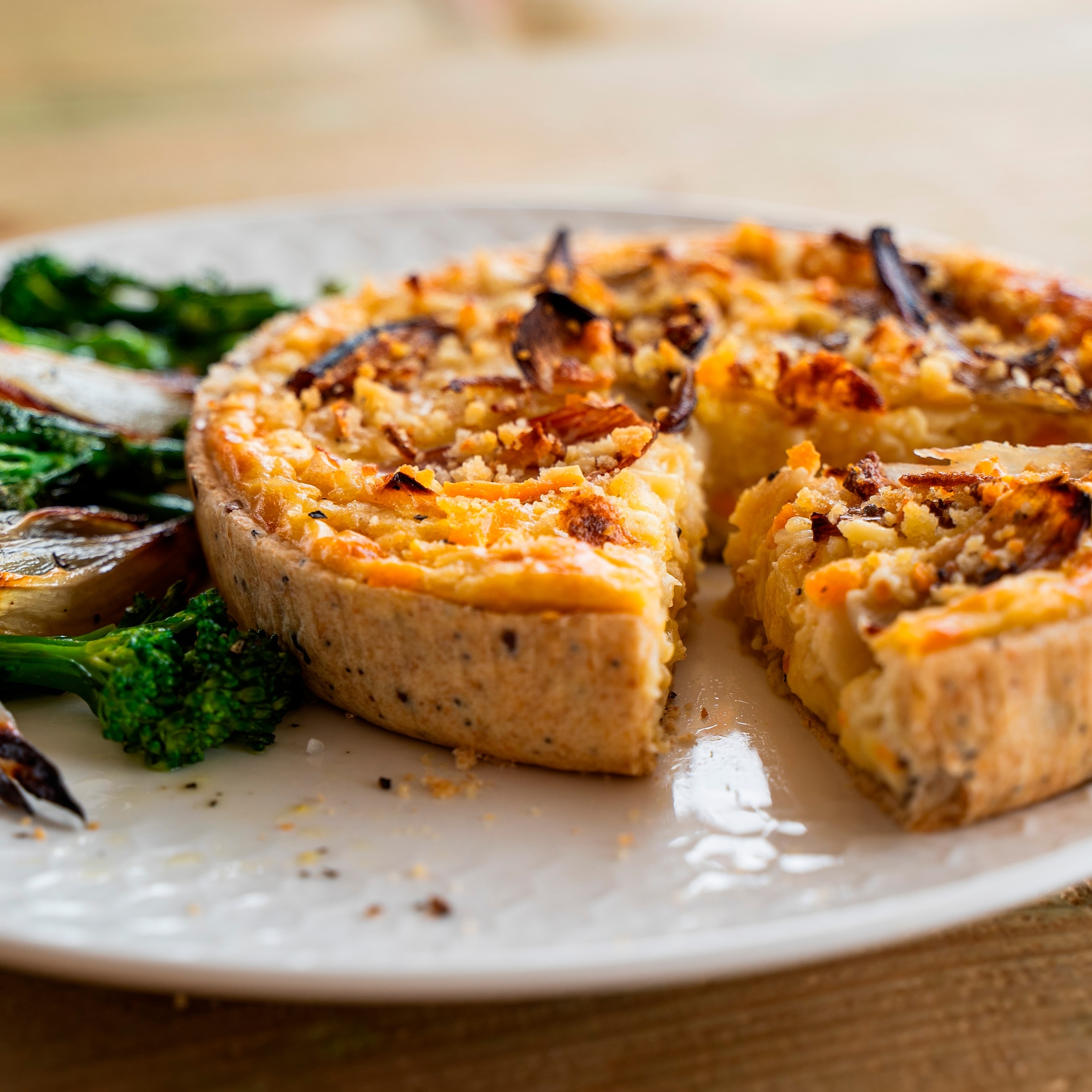 Higgidy Vintage Cheddar & Roasted Shallot Quiche 400g thumbnail 2