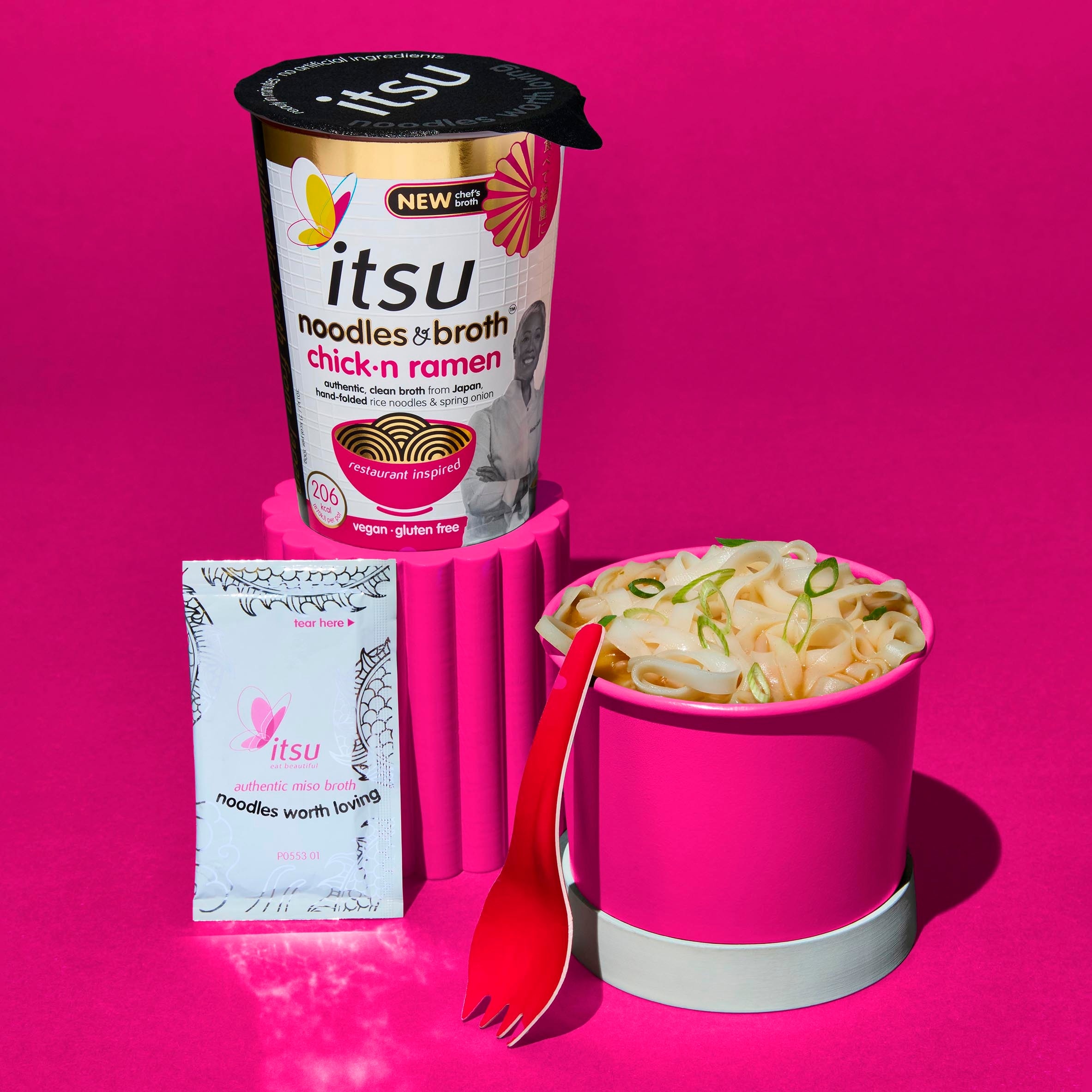itsu chickn ramen instant noodles & broth pot 64g thumbnail 3