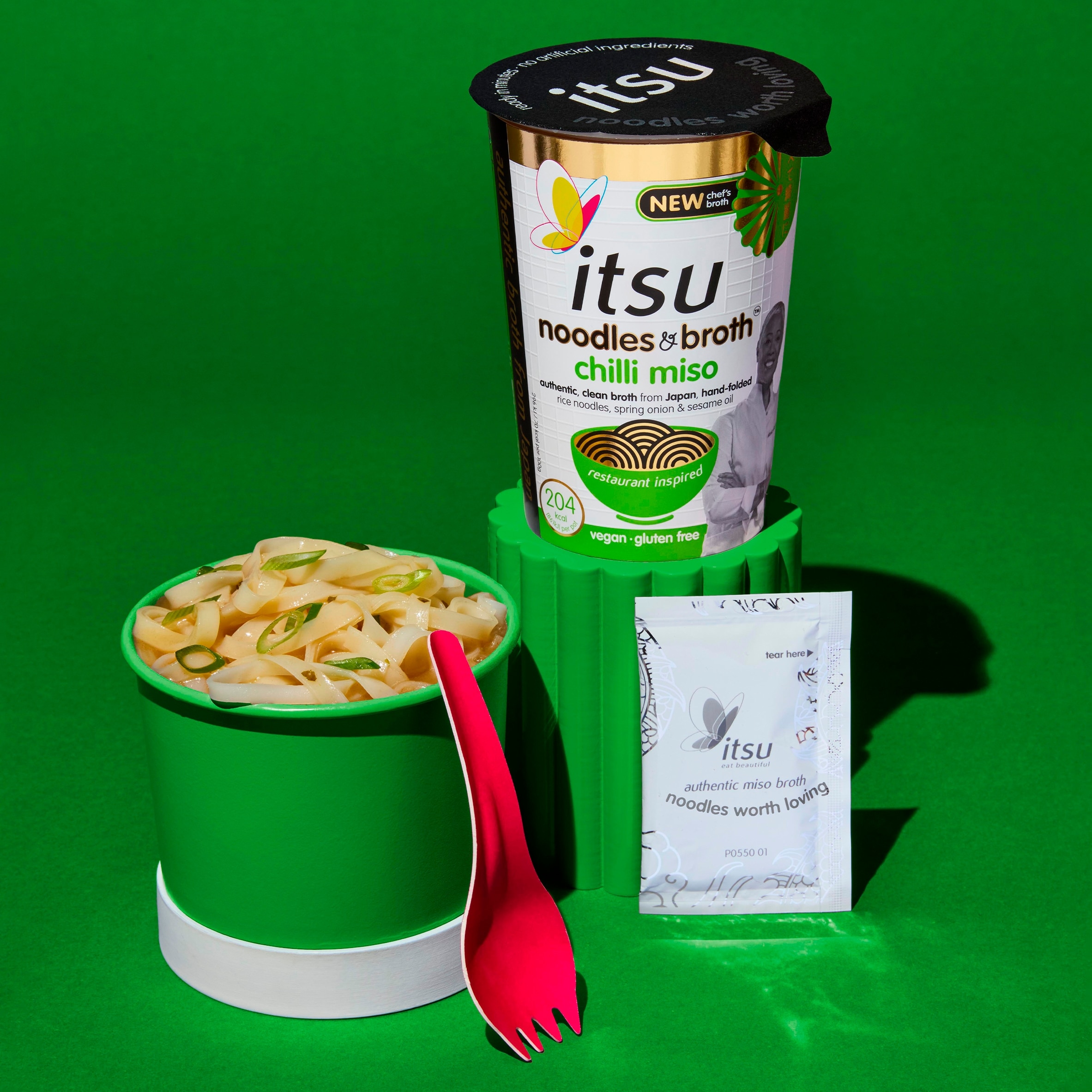 itsu chilli miso instant noodles & broth pot 65g thumbnail 3