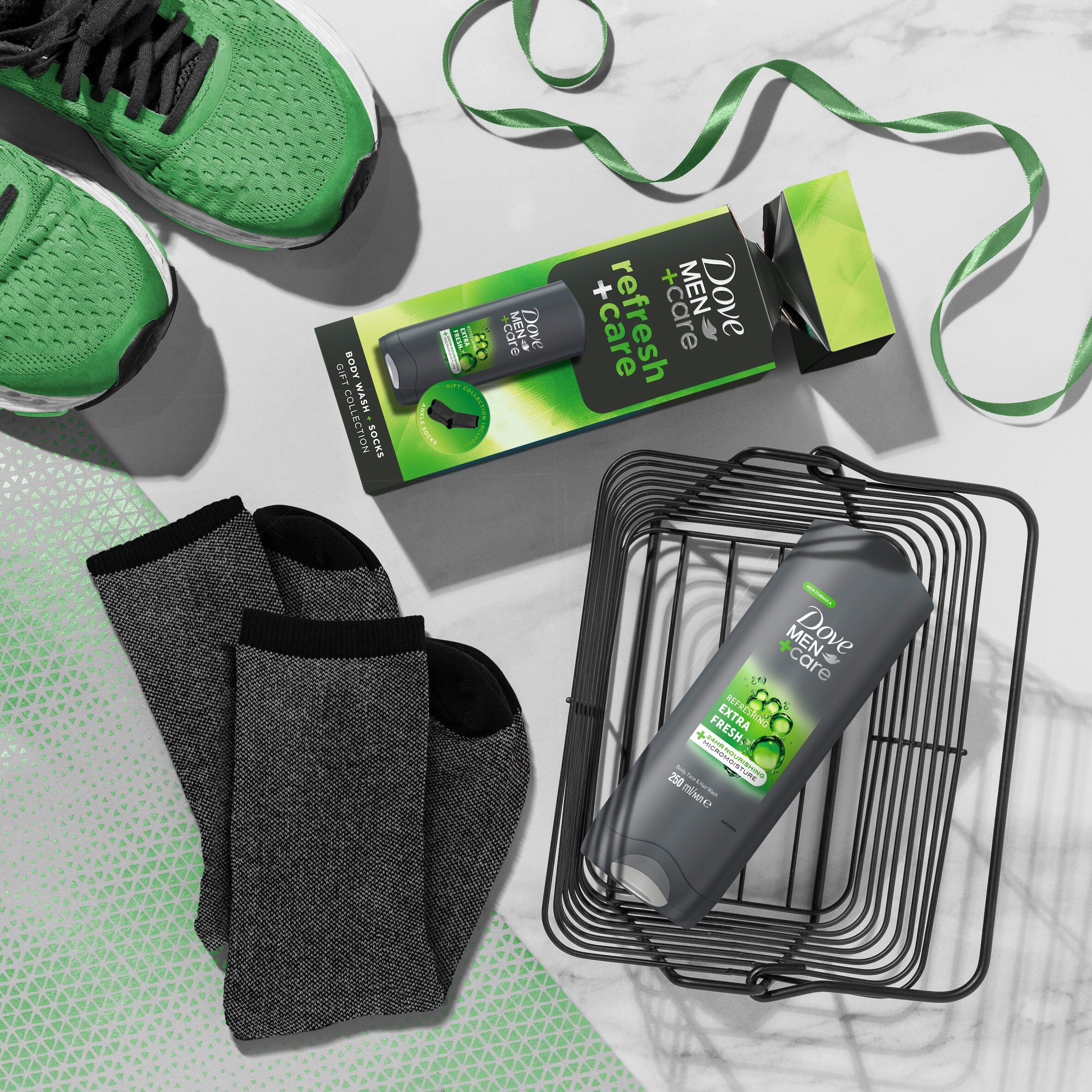 Dove Men+Care Refresh & Care Body Wash & Socks Giftset thumbnail 5