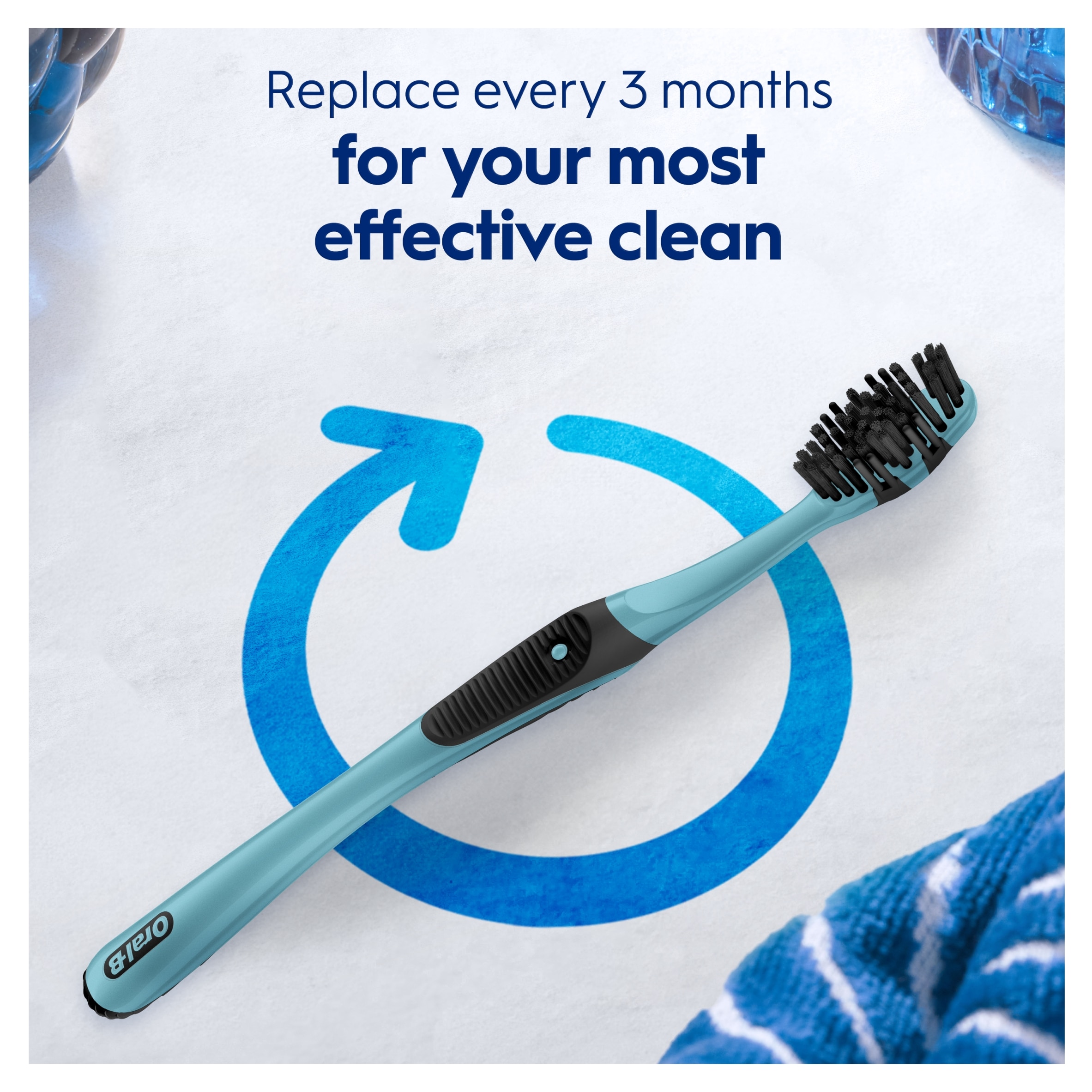 Oral-B Pro 3D White Medium Manual Toothbrush thumbnail 2