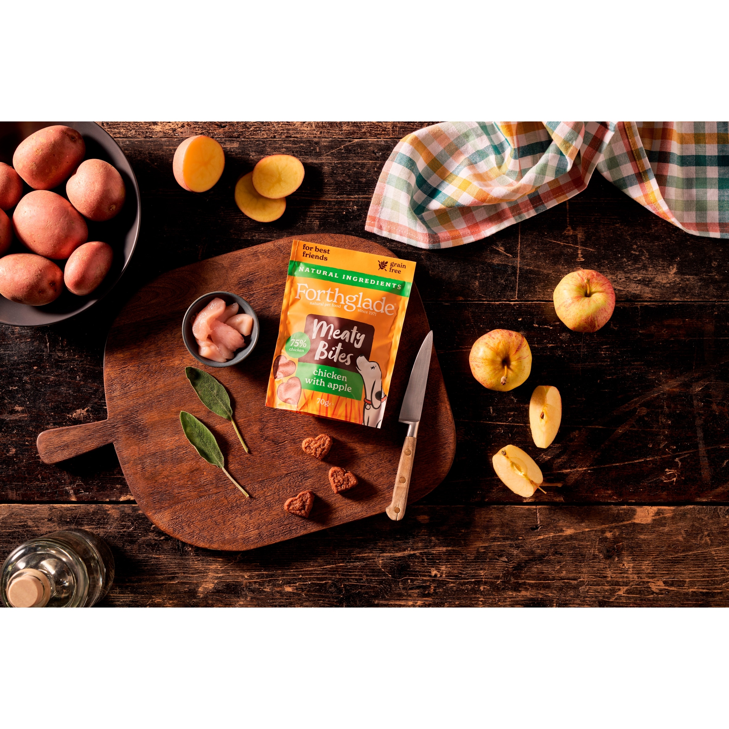 Forthglade Meaty Bites Chicken with Apple Dog Treats 70g thumbnail 4