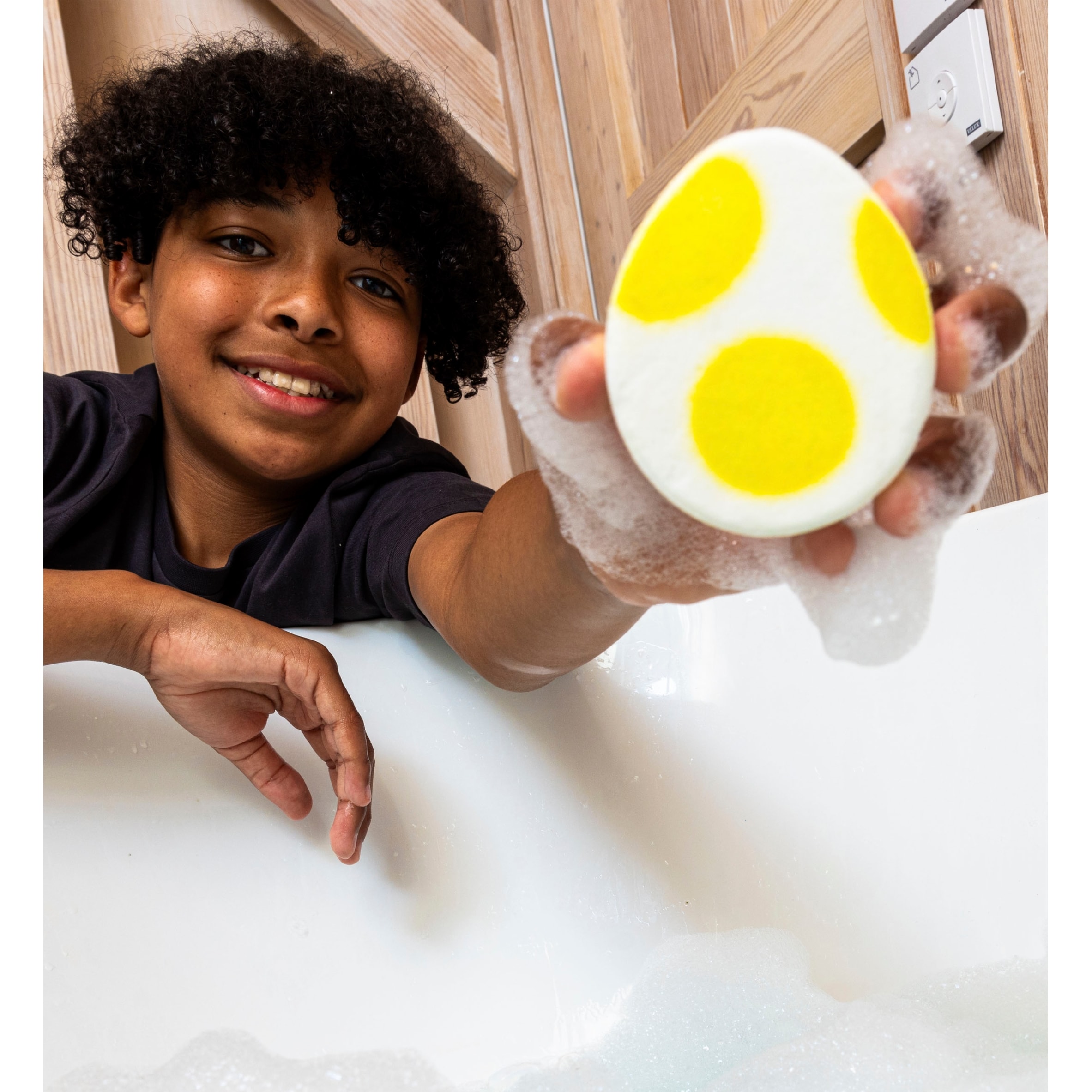 Super Mario yoshi egg bath bomb 150g thumbnail 2
