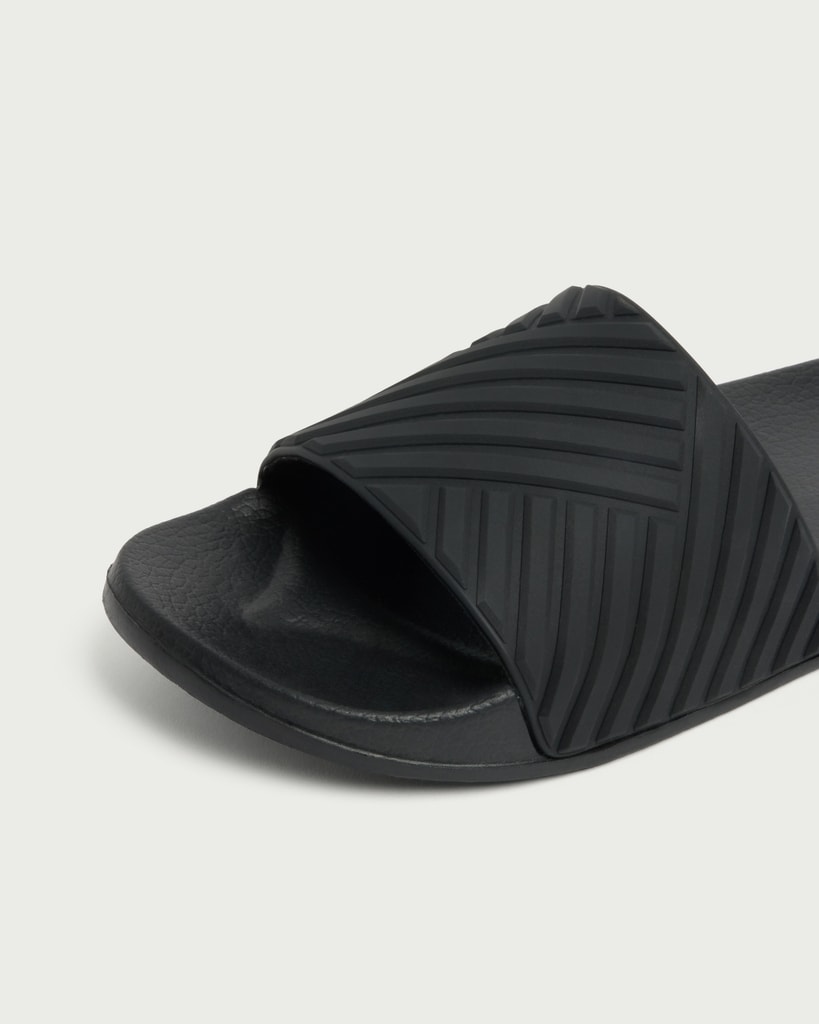 F&F Boys Textured Sliders in Black thumbnail 3