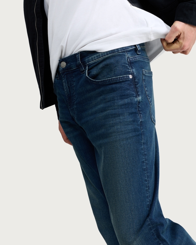 F&F Relaxed Leg FREEFIT® Cotton Rich Jeans in Navy thumbnail 2