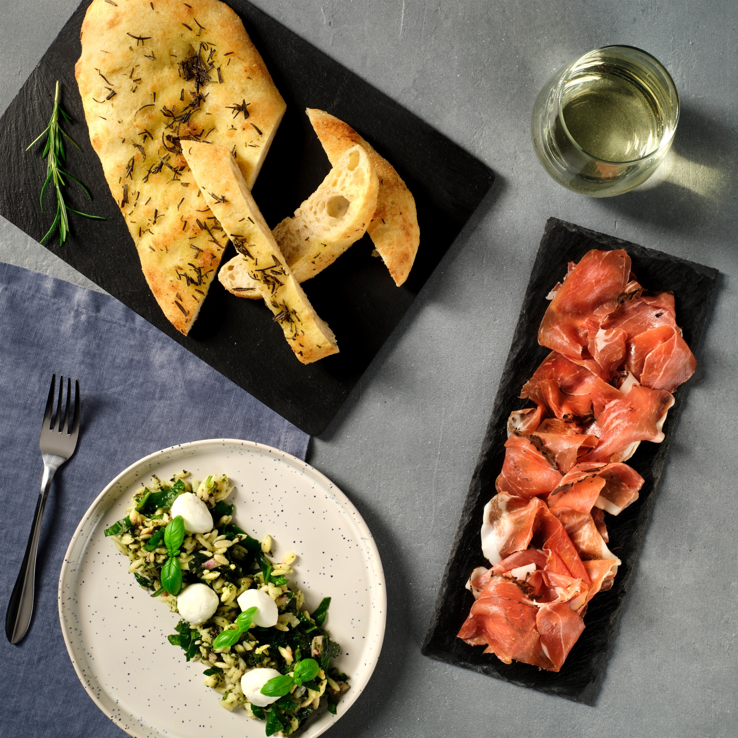 Tesco Finest Mozzarella Pearls & Pesto Orzo Salad 215g thumbnail 2