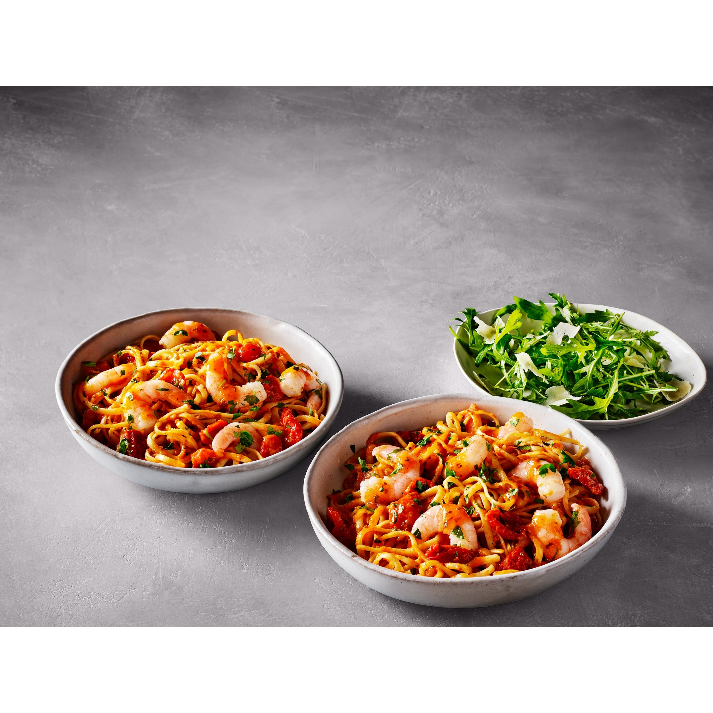 Tesco Finest King Prawn & Sunblush Tomato Linguine 750g thumbnail 2