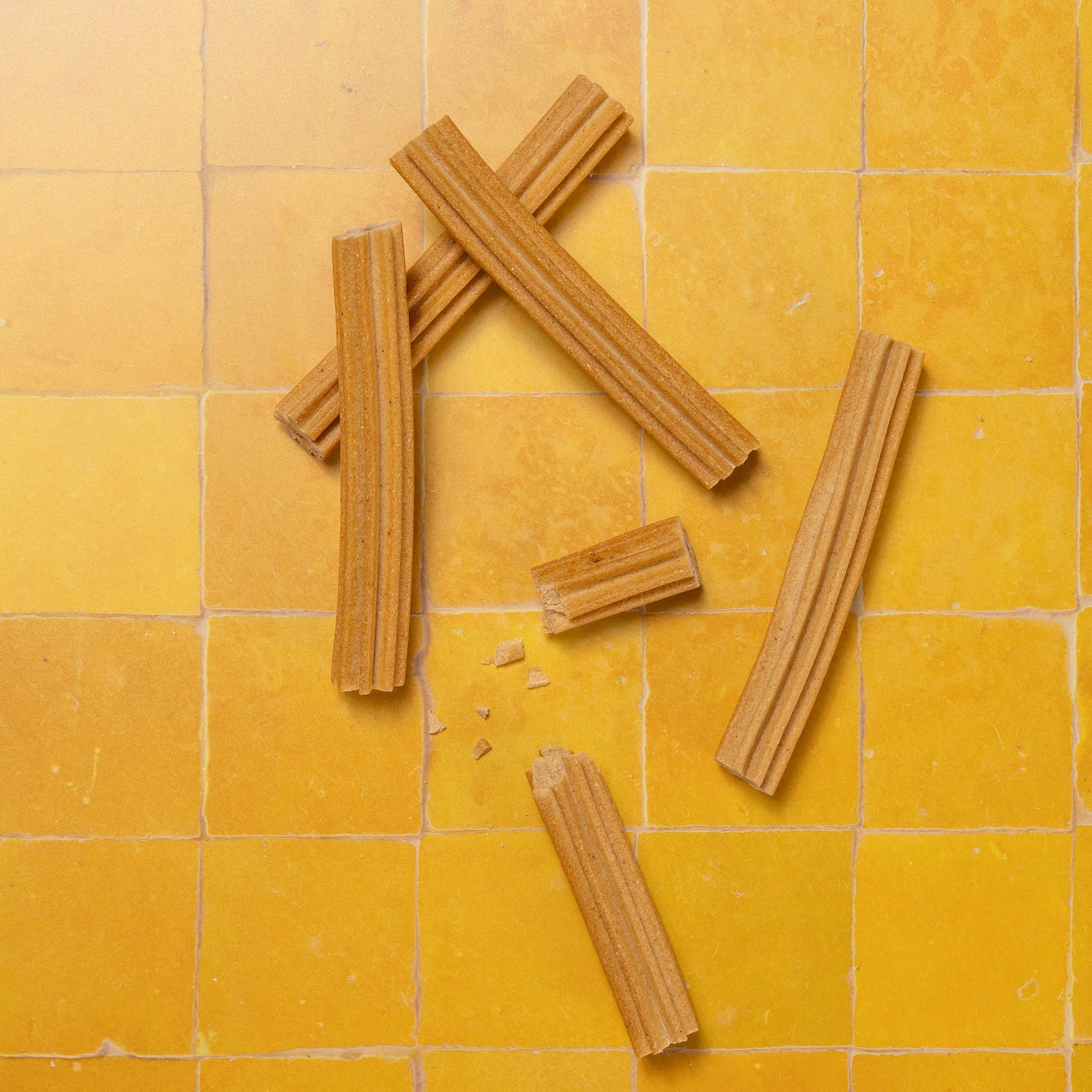 Pooch & Mutt Cheddar Cheese Dental sticks 251g thumbnail 2